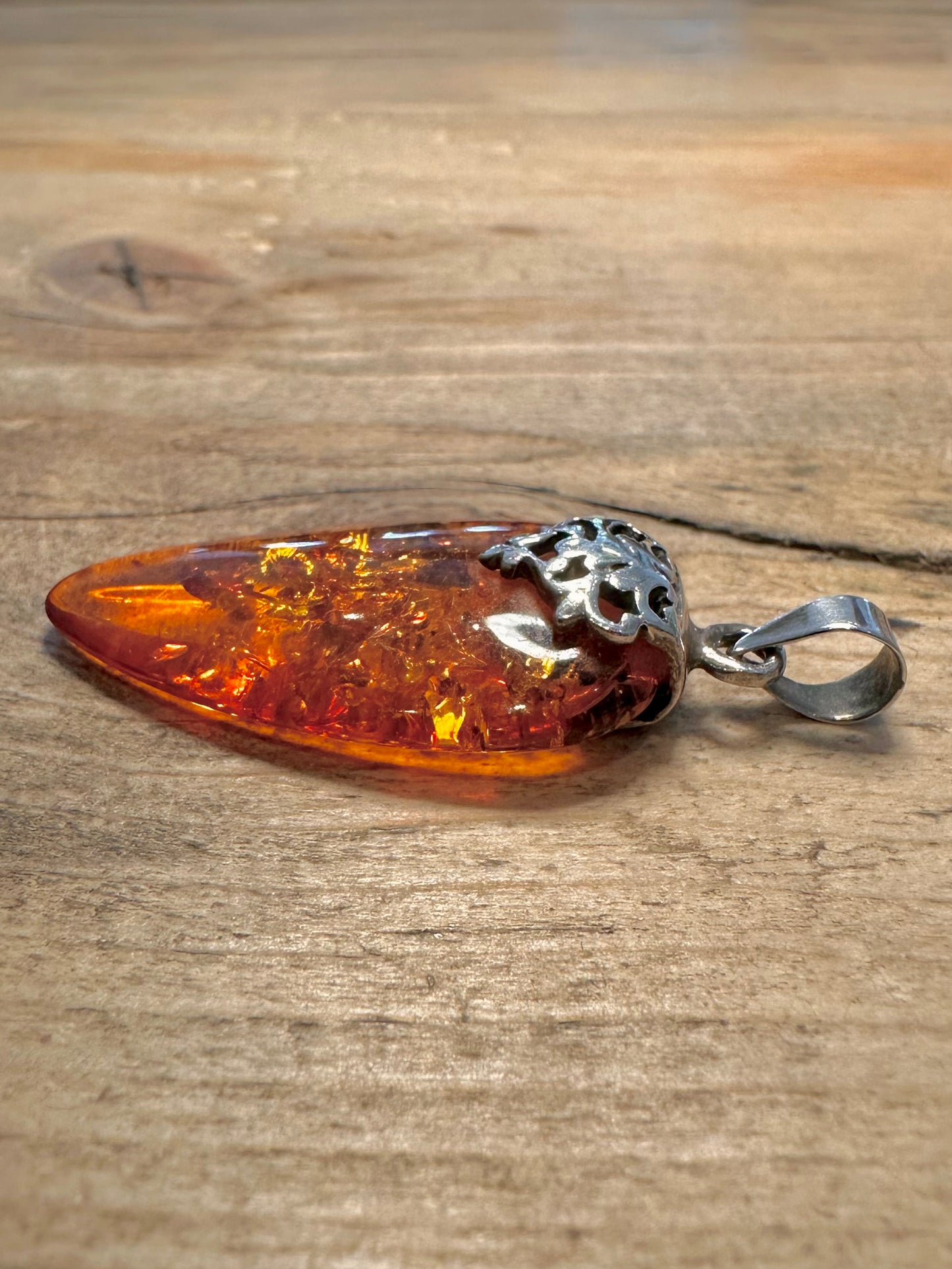Vintage Floral Design Amber 925 Silver Pendant