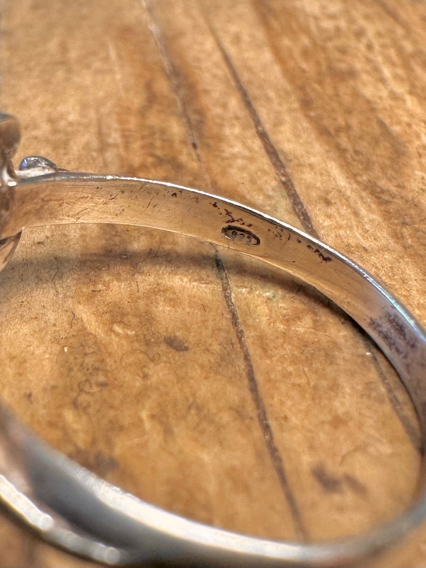 Ring aus 925er Sterlingsilber mit rotem Stein und Blumenmuster, Größe N