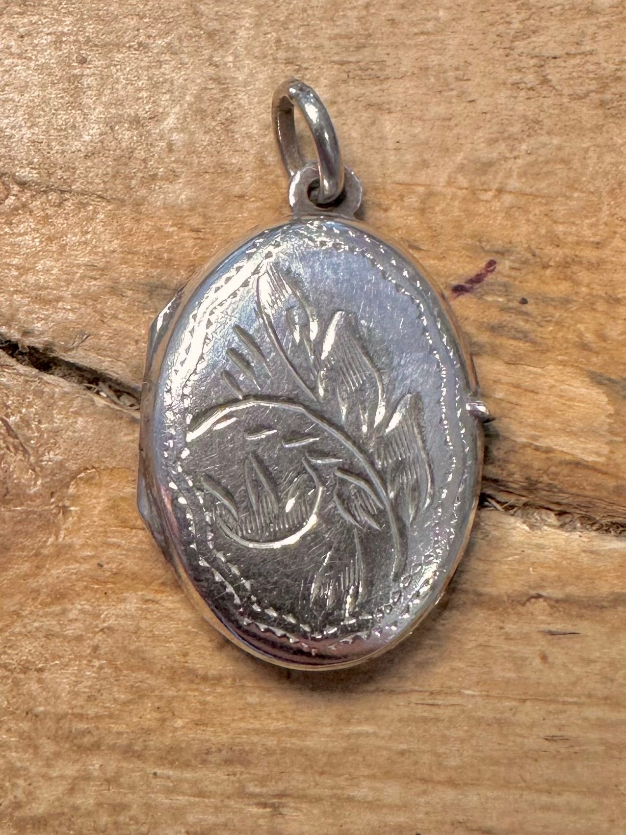 Vintage Engraved Oval Soldered Locket Closed 925 Silver Pendant