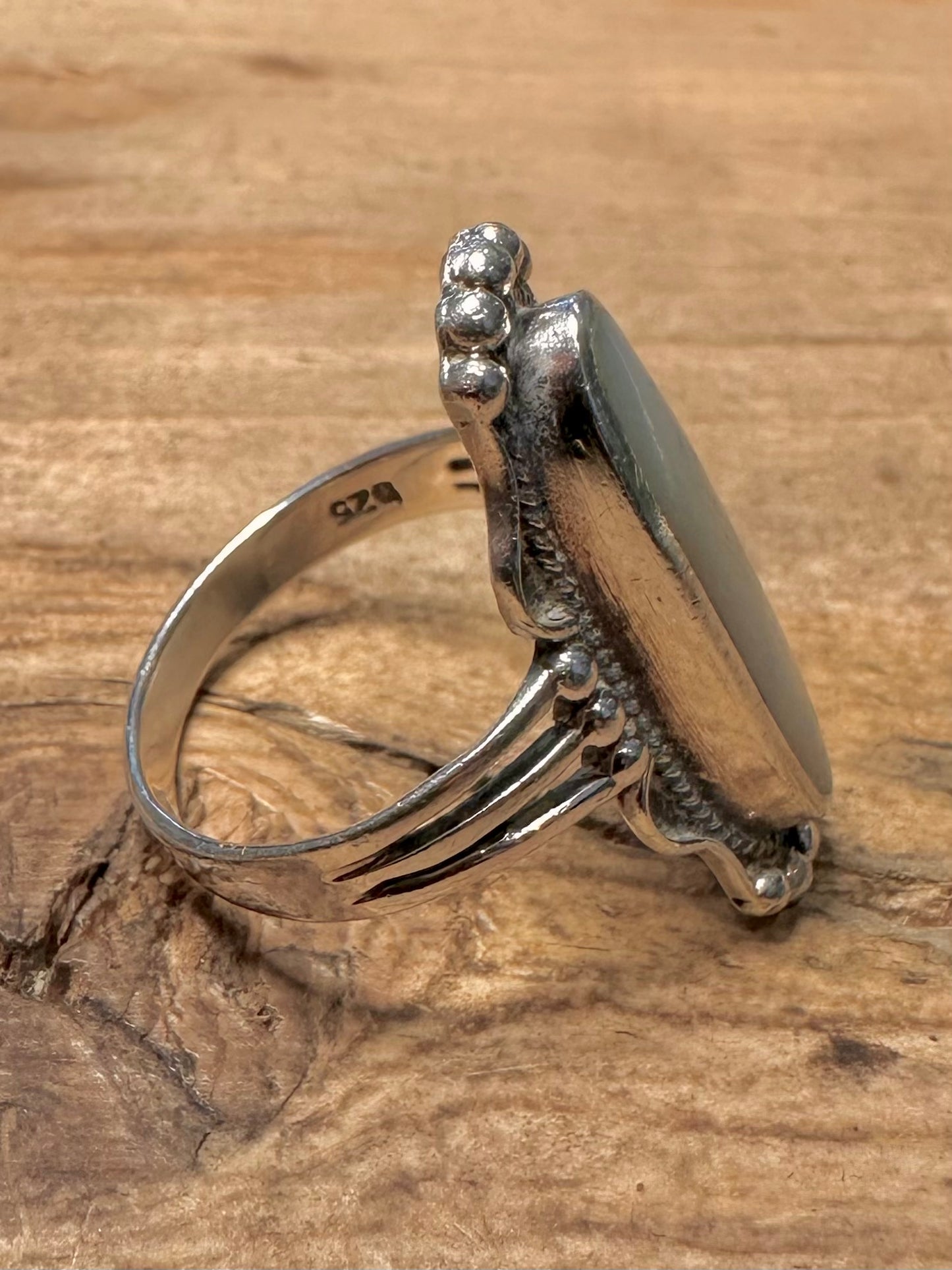 Vintage Native American Style Mother of Pearl 925 Silver Size T Ring