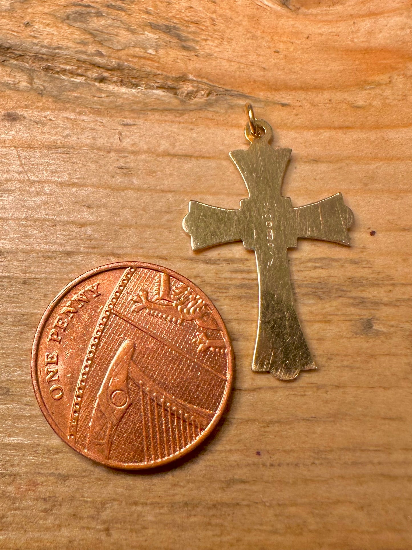 Vintage 1979 9ct Gold Textured Cross Pendant