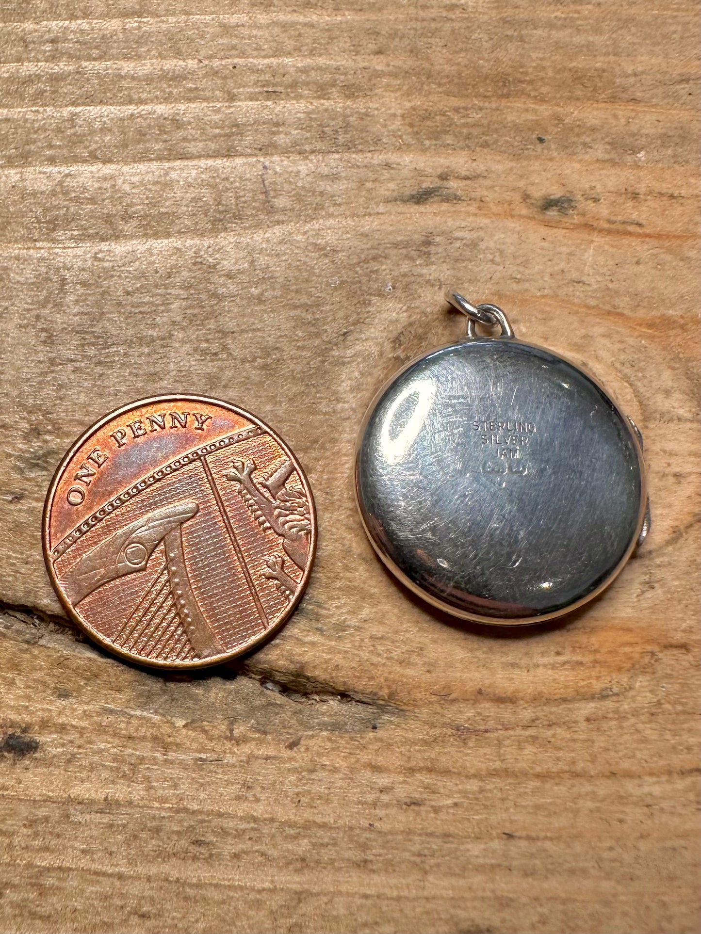 Vintage 1978 Circle Engraved 925 Silver Locket Pendant