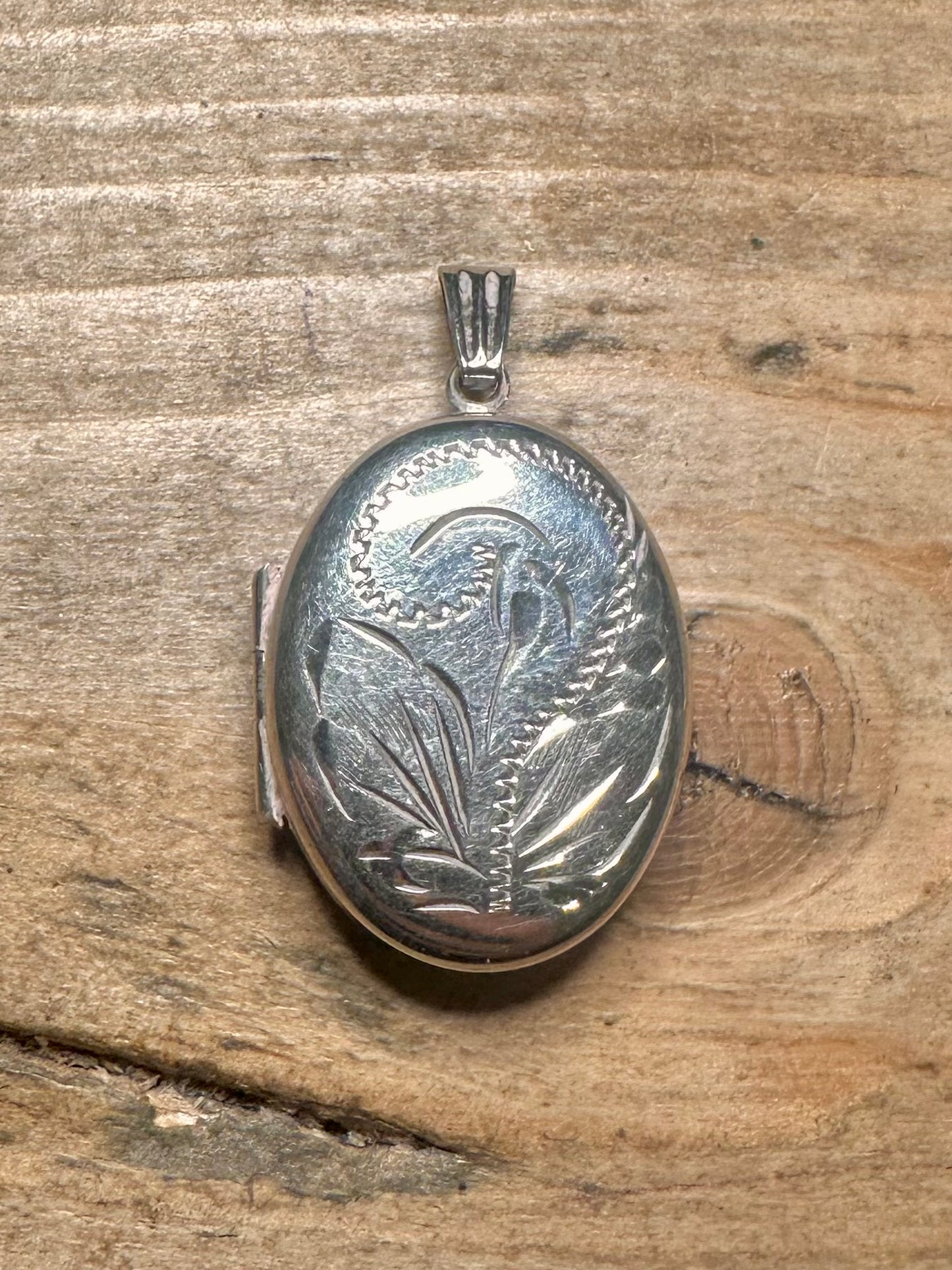 Vintage 1993 Engraved Chunky Oval 925 Silver Locket Pendant
