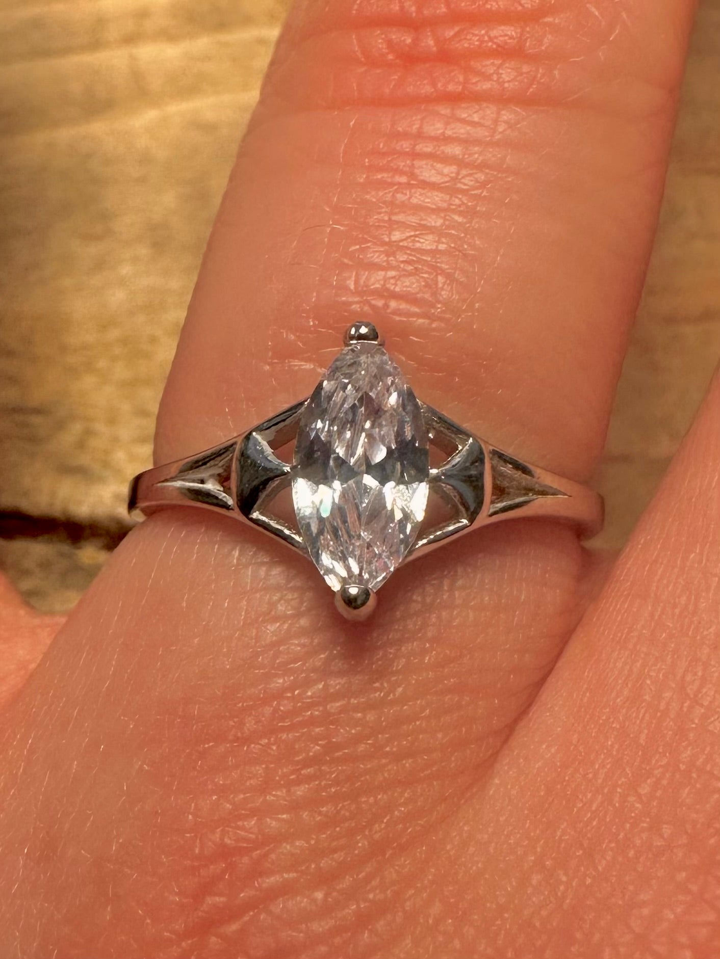Modern White Stone 925 Silver Size Q Ring
