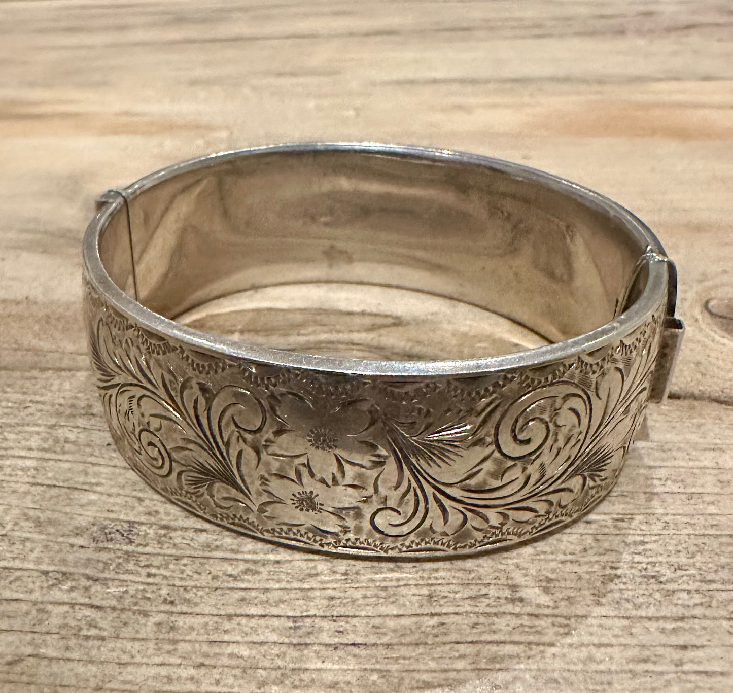 Vintage 1963 R&W Engraved Floral Chunky 925 Silver Bangle