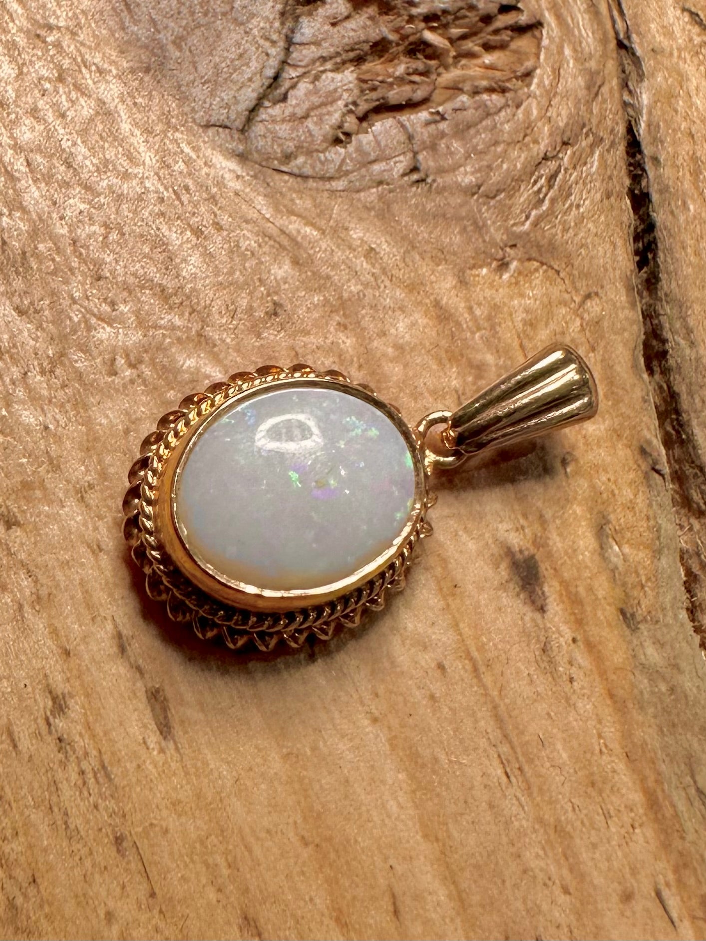 Vintage 1997 9ct Gold Opal 375 Pendant