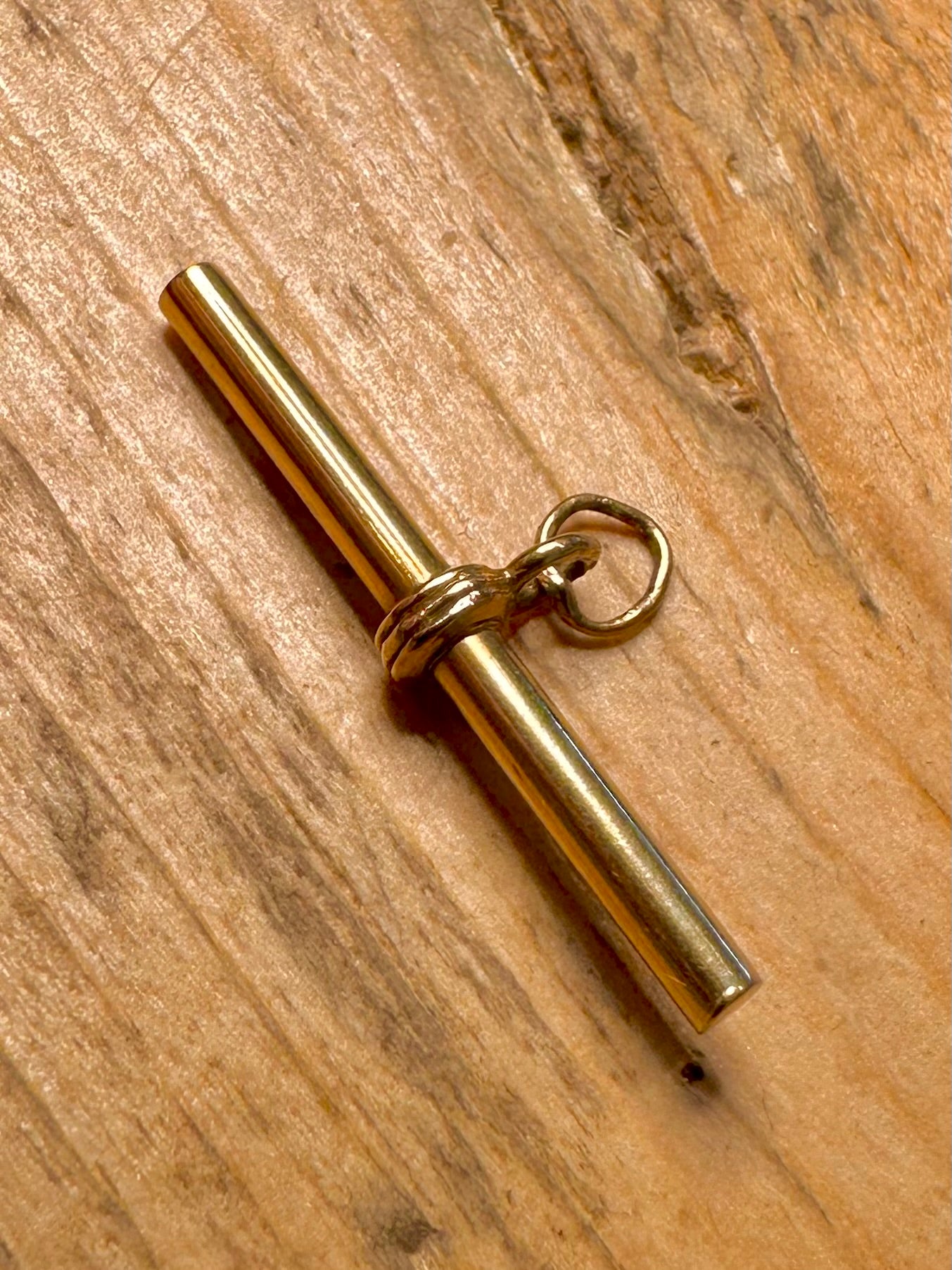 Vintage 1993 9ct Gold T Bar Pendant