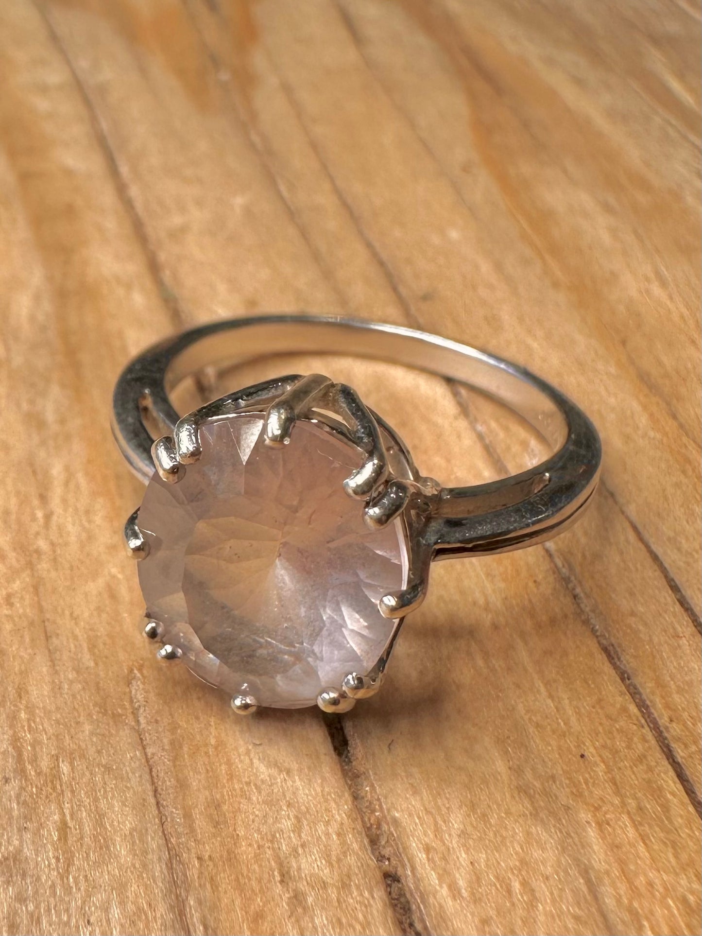 Modern 2008 9ct White Gold Rose Quarts Size N1/2 Ring