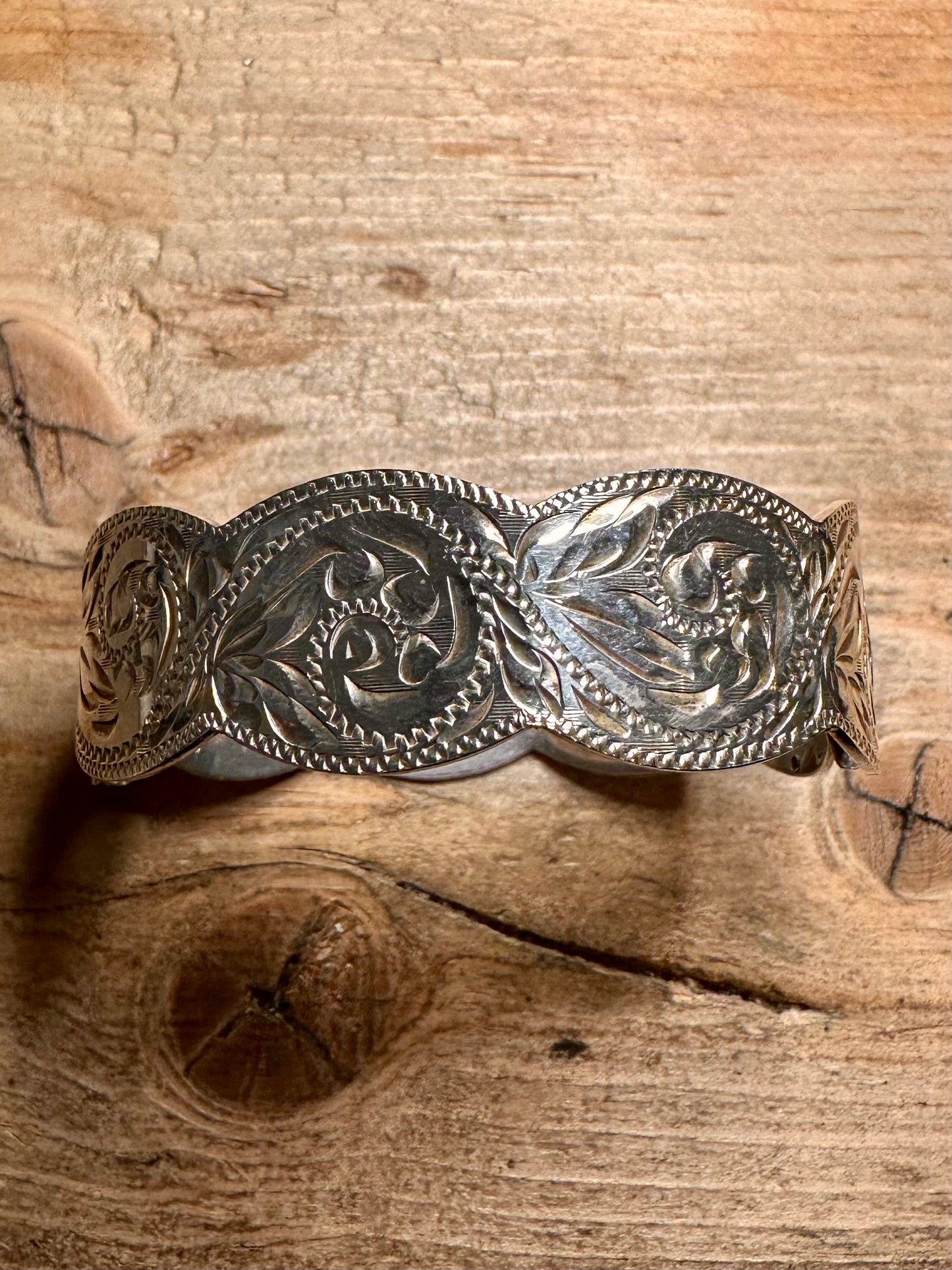 Vintage 1977 Abstract Shape Engraved 925 Silver Bangle