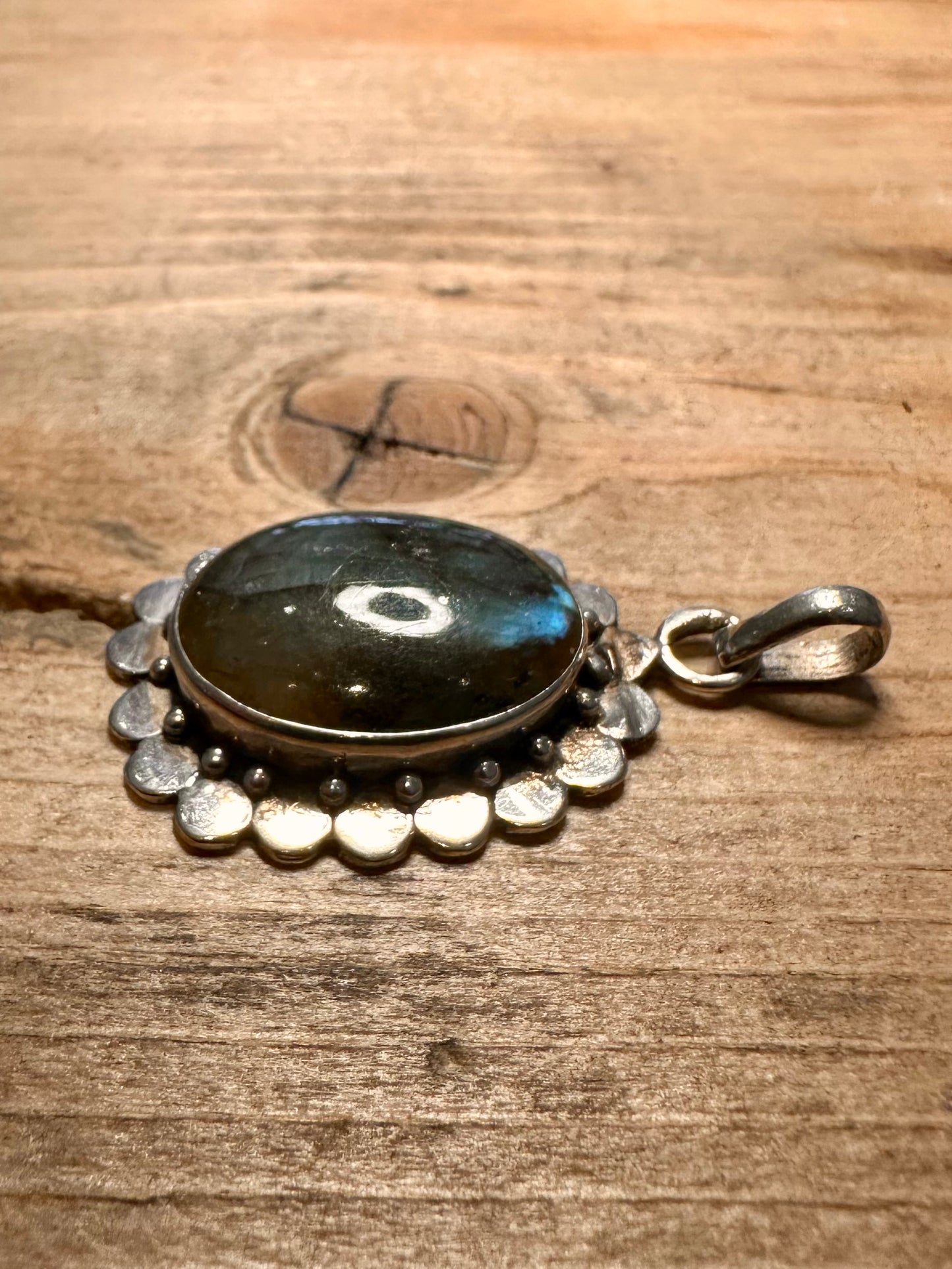 Vintage Labradorite Ornate 925 Silver Pendant