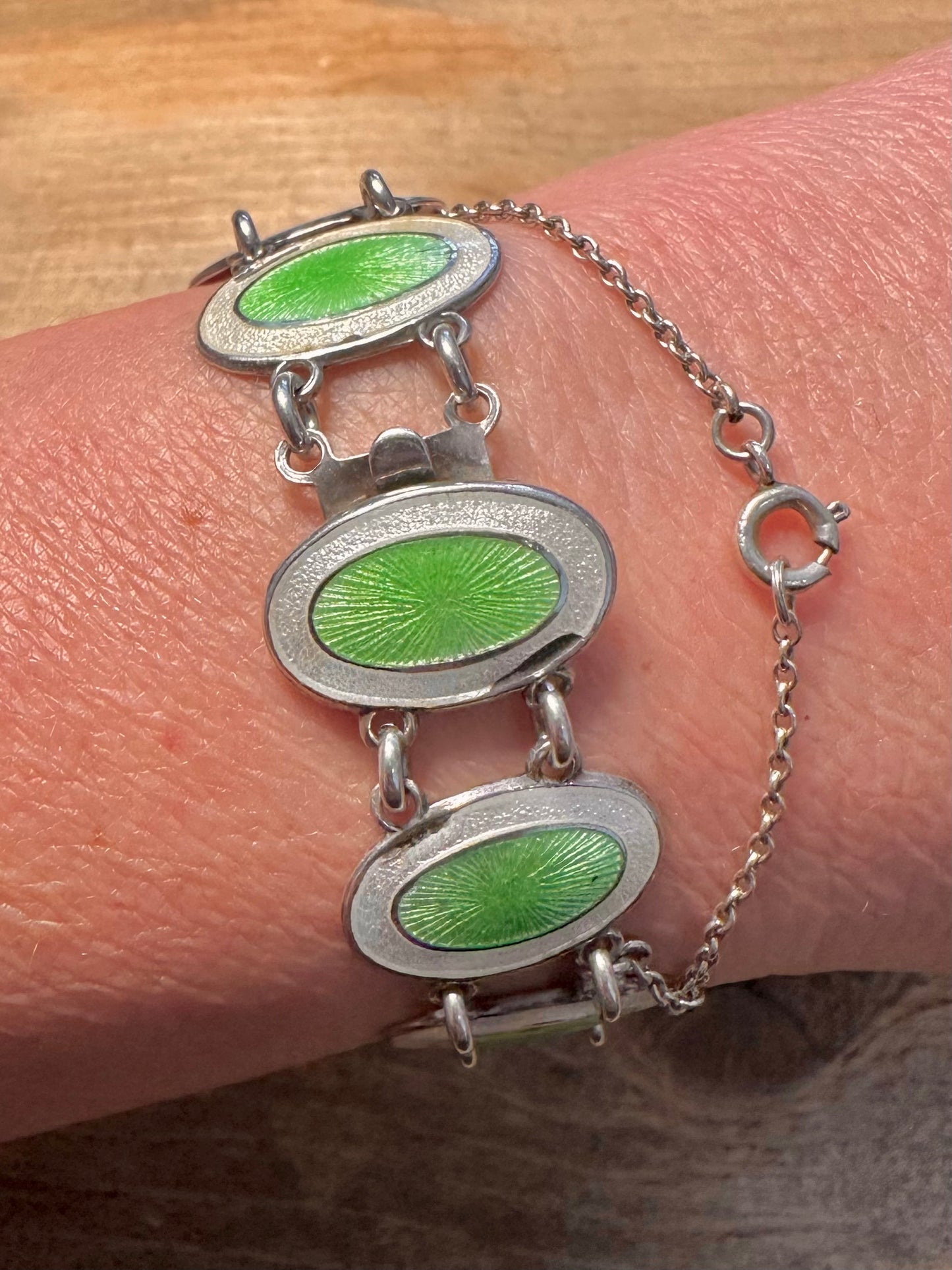 Vintage Green and White Oval Enamel Painted with Safety Chain 925 Silver 7 inch Bracelet
