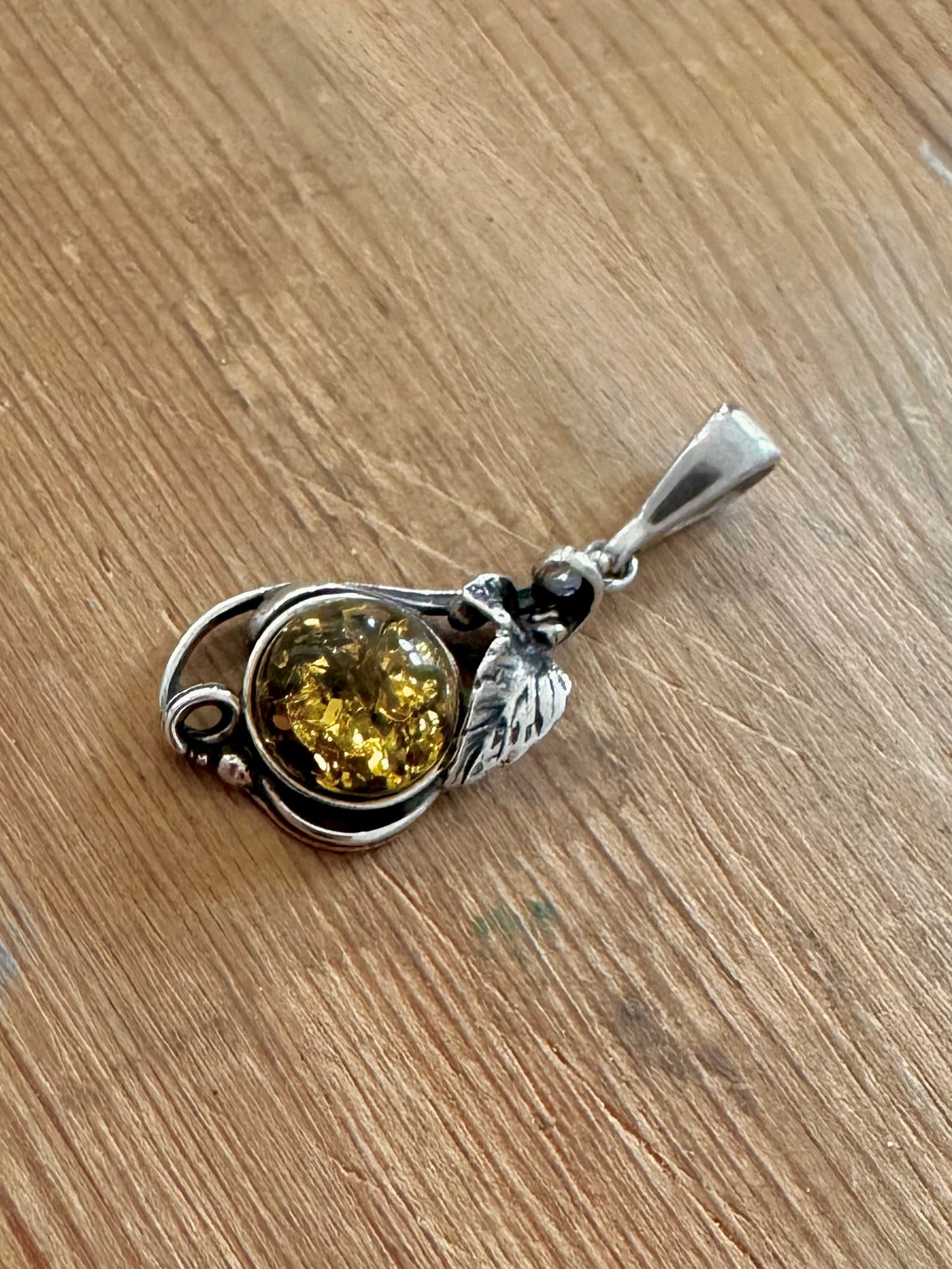 Vintage Green Amber Ornate Floral 925 Silver Pendant