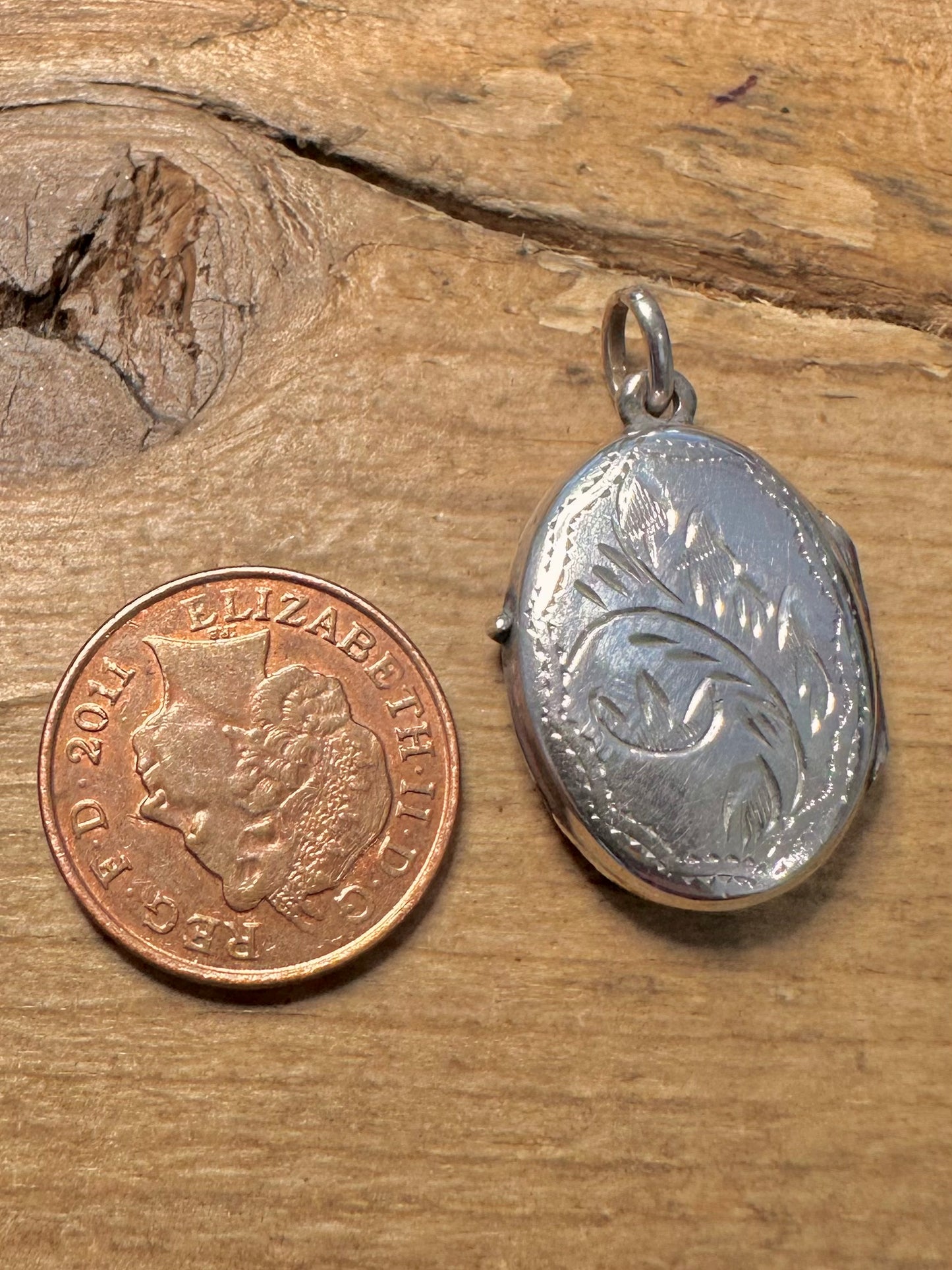 Vintage Engraved Oval Soldered Locket Closed 925 Silver Pendant
