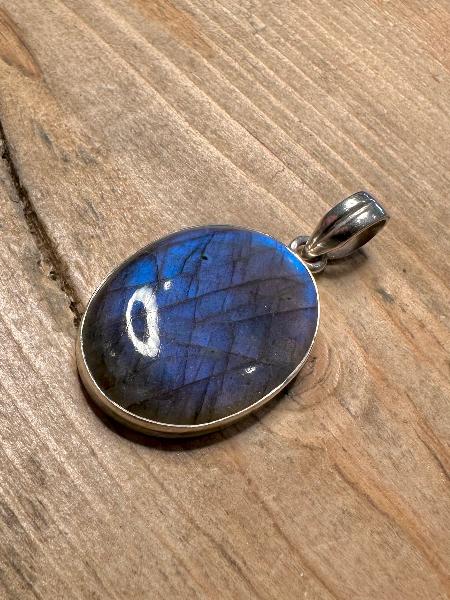 Vintage Oval Labradorite 925 Silver Pendant