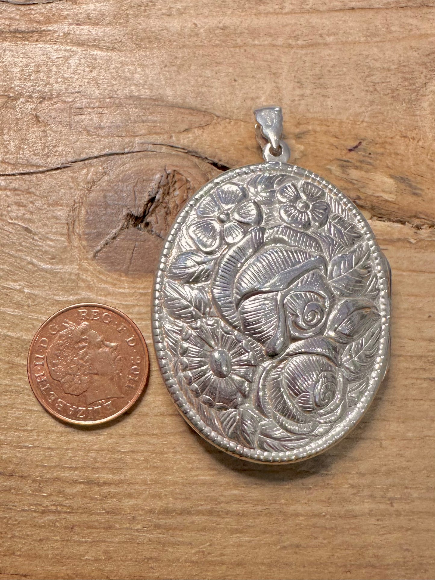 Vintage Large Oval Floral Style 925 Silver Locket Pendant