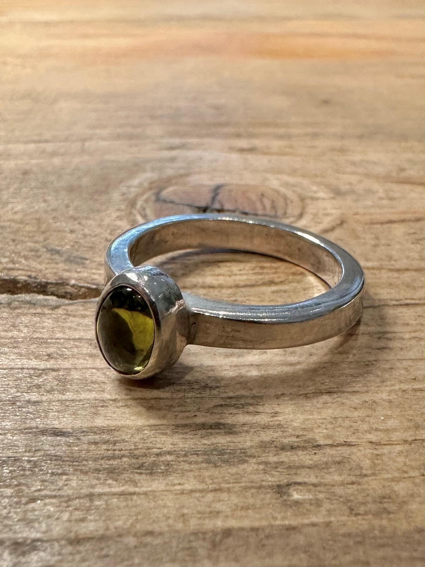Modernist Green Stone 925 Silver Size T Ring
