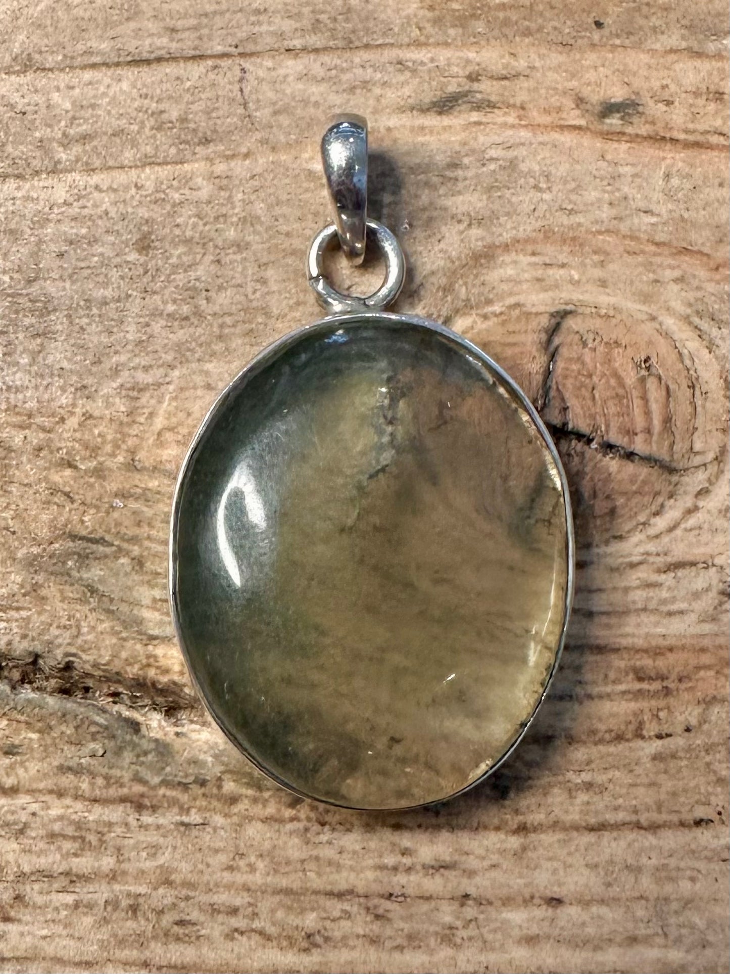 Vintage Oval Green with Lines inside 925 Silver Pendant