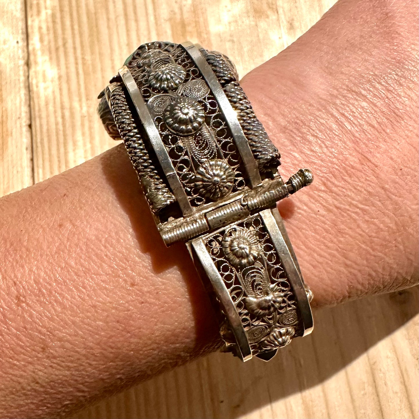 Vintage Chinese Filigree Jadeite 800 Silver Hinged Bangle