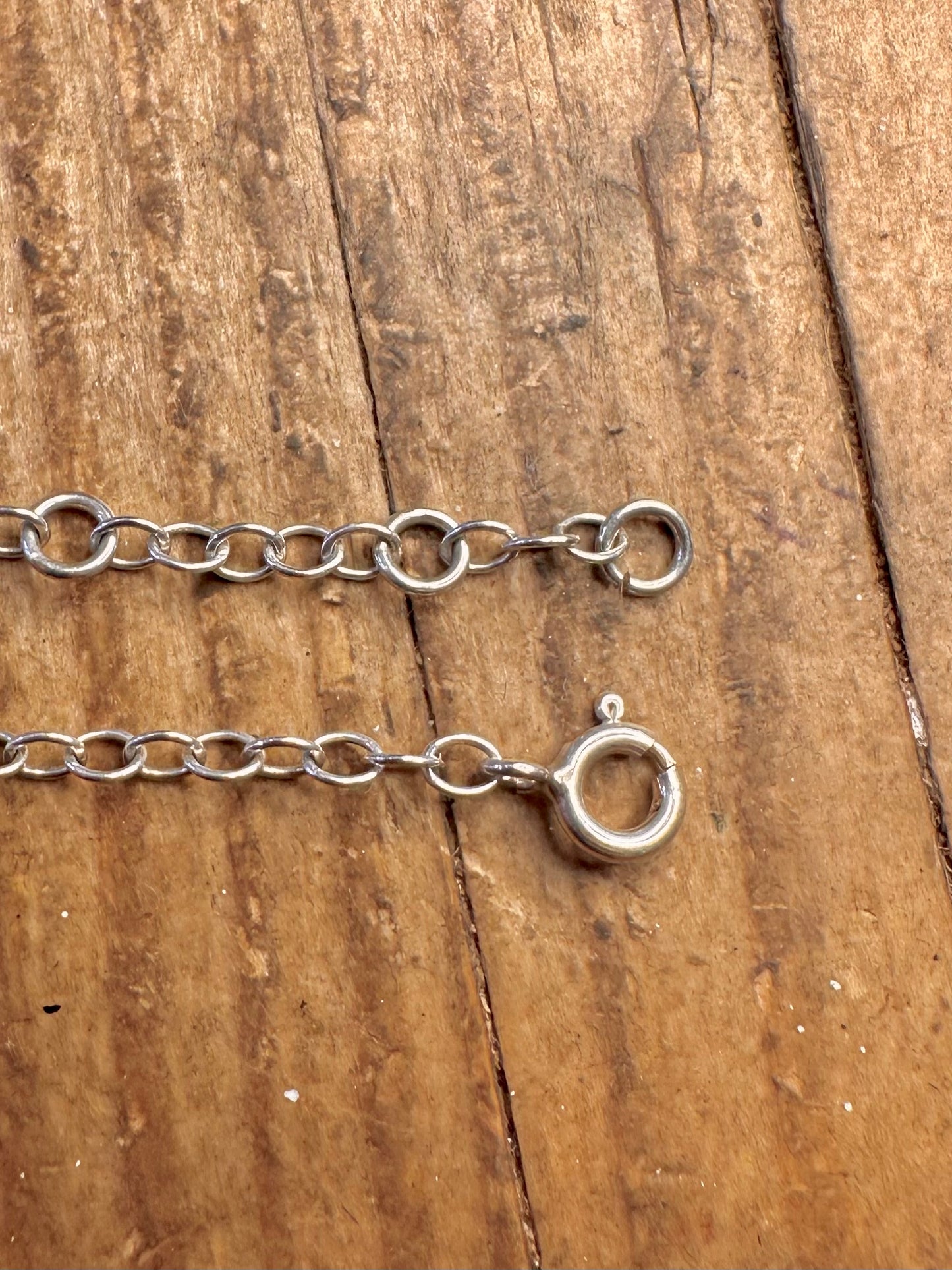 Armband mit schwarzem Stein und Kreisgliederung aus 925er Sterlingsilber, 16,5 bis 19 cm
