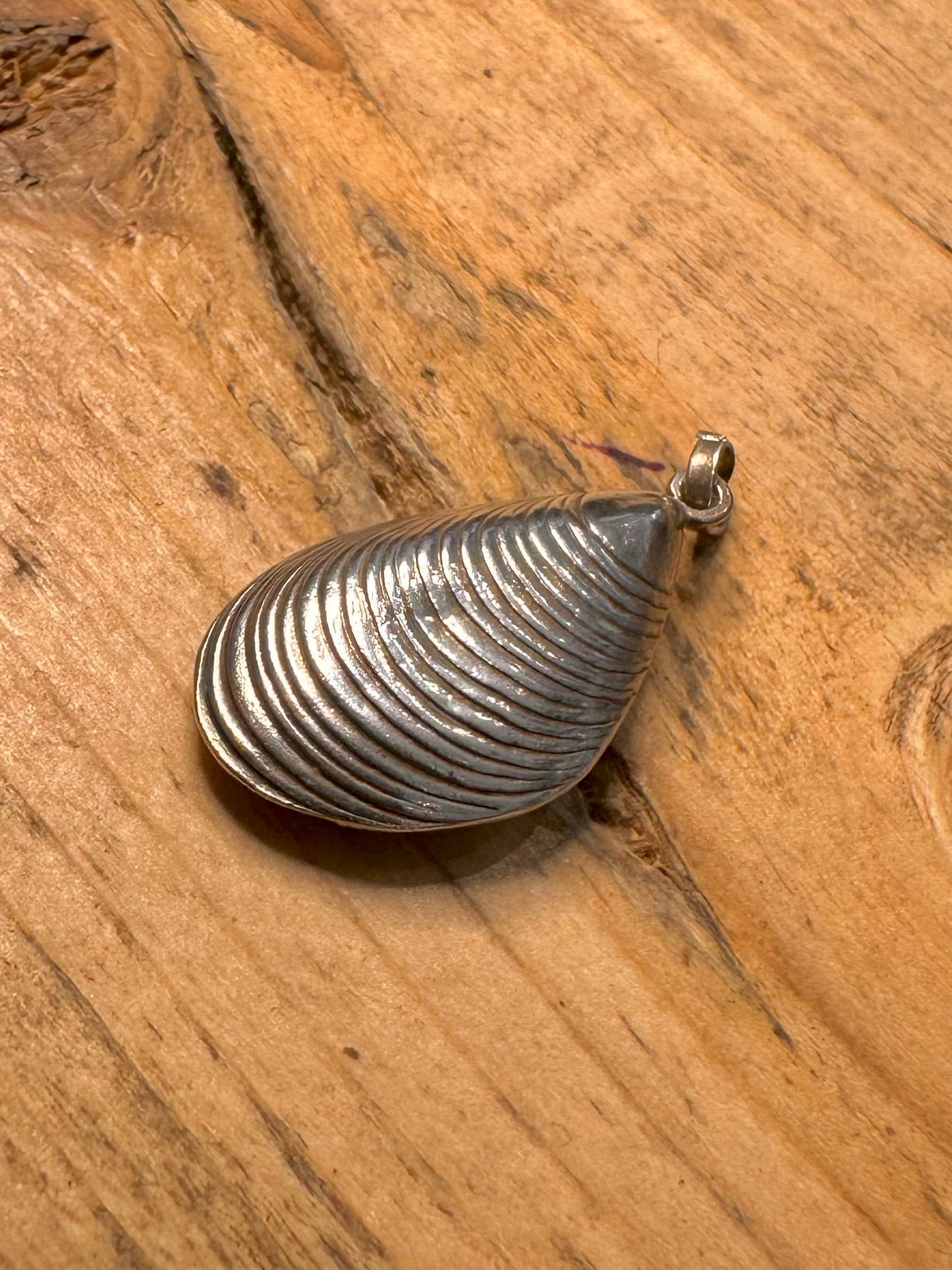 Vintage Shell Textured 925 Silver Pendant