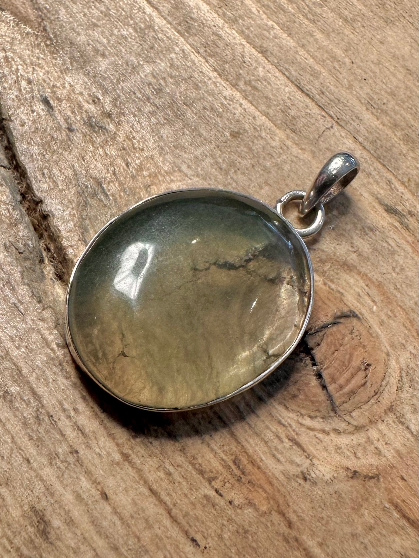 Vintage Oval Green with Lines inside 925 Silver Pendant
