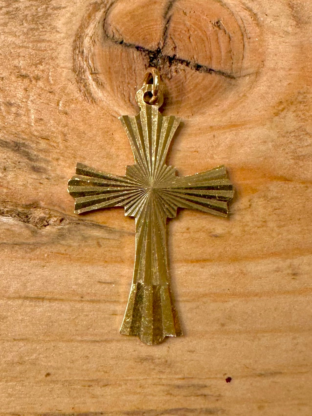 Vintage 1979 9ct Gold Textured Cross Pendant