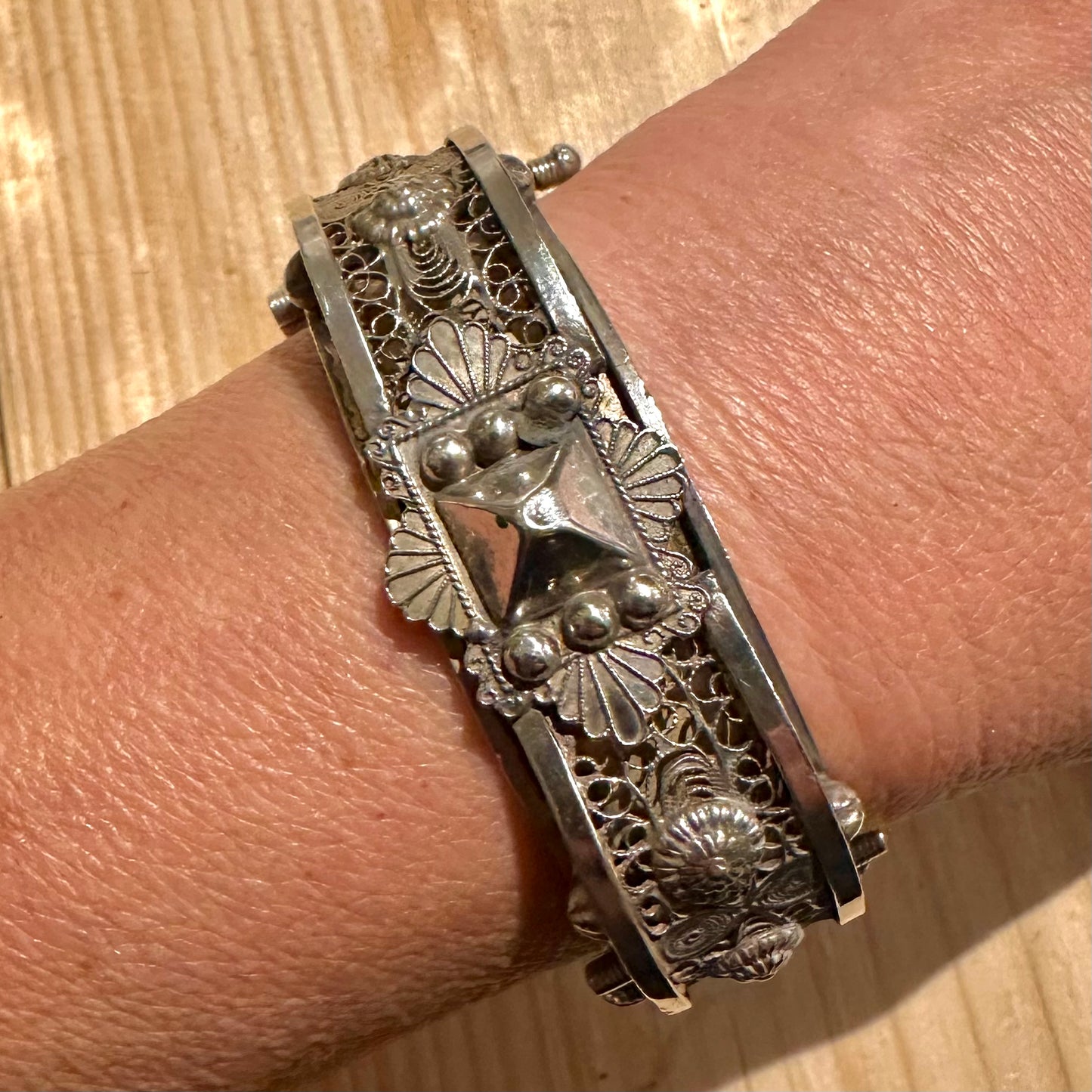 Vintage Chinese Filigree Jadeite 800 Silver Hinged Bangle