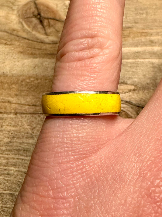 Vintage Yellow Enamel Siam 925 Sterling Silver Band Size P Ring