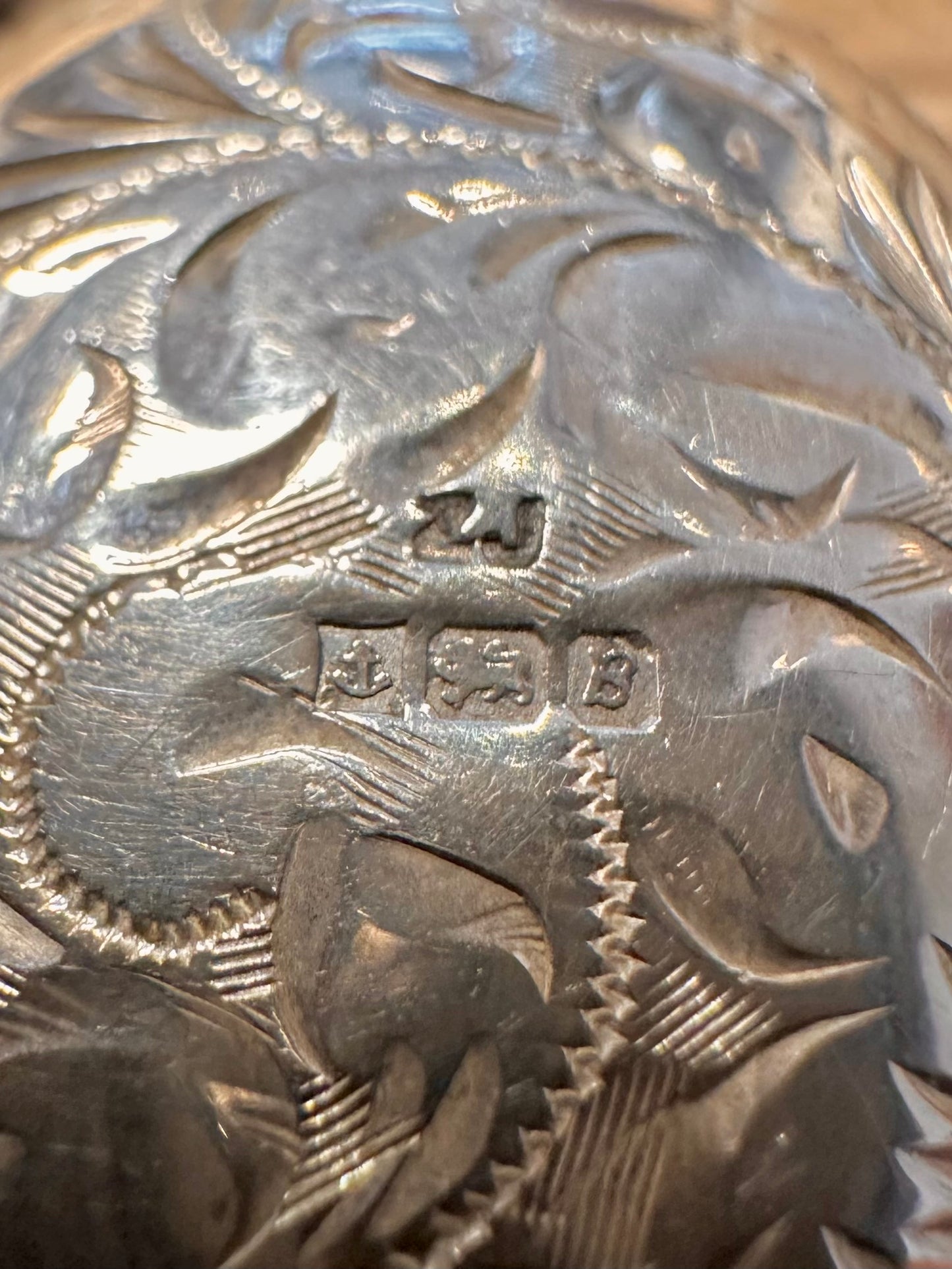 Vintage 1976 Chunky Engraved Locket 925 Silver Pendant