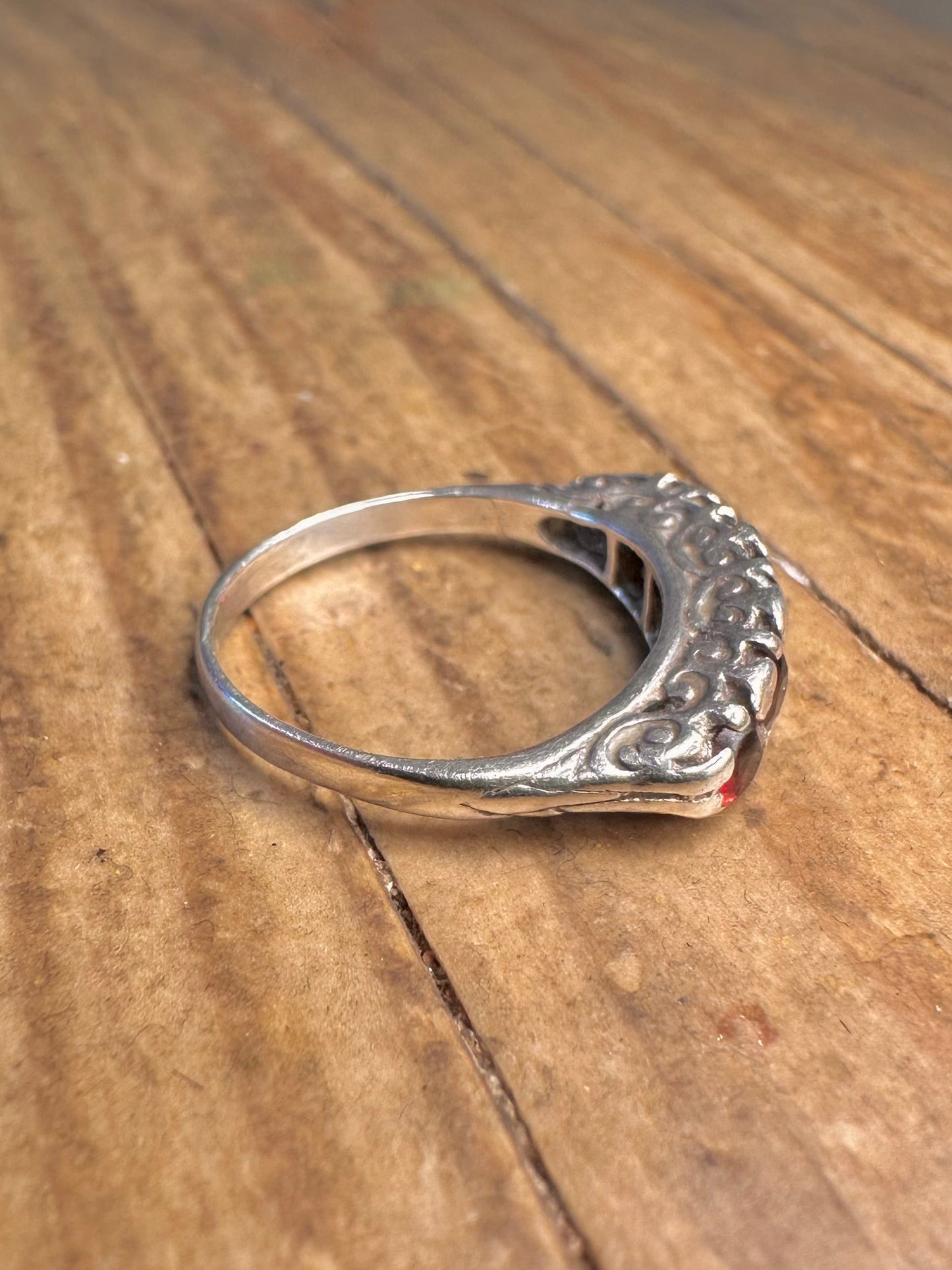 Ring im viktorianischen Stil mit Granat aus 925er Sterlingsilber, Größe H