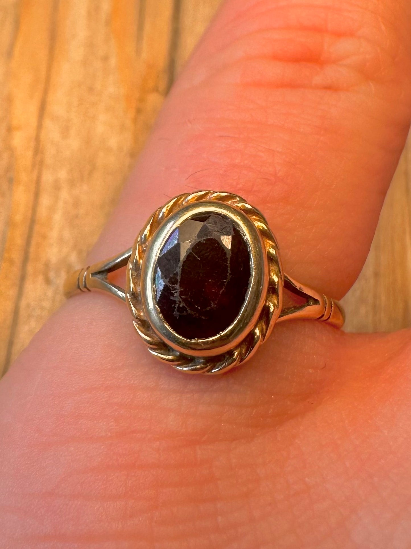 Vintage 9ct Gold 1986 Garnet Size O Ring