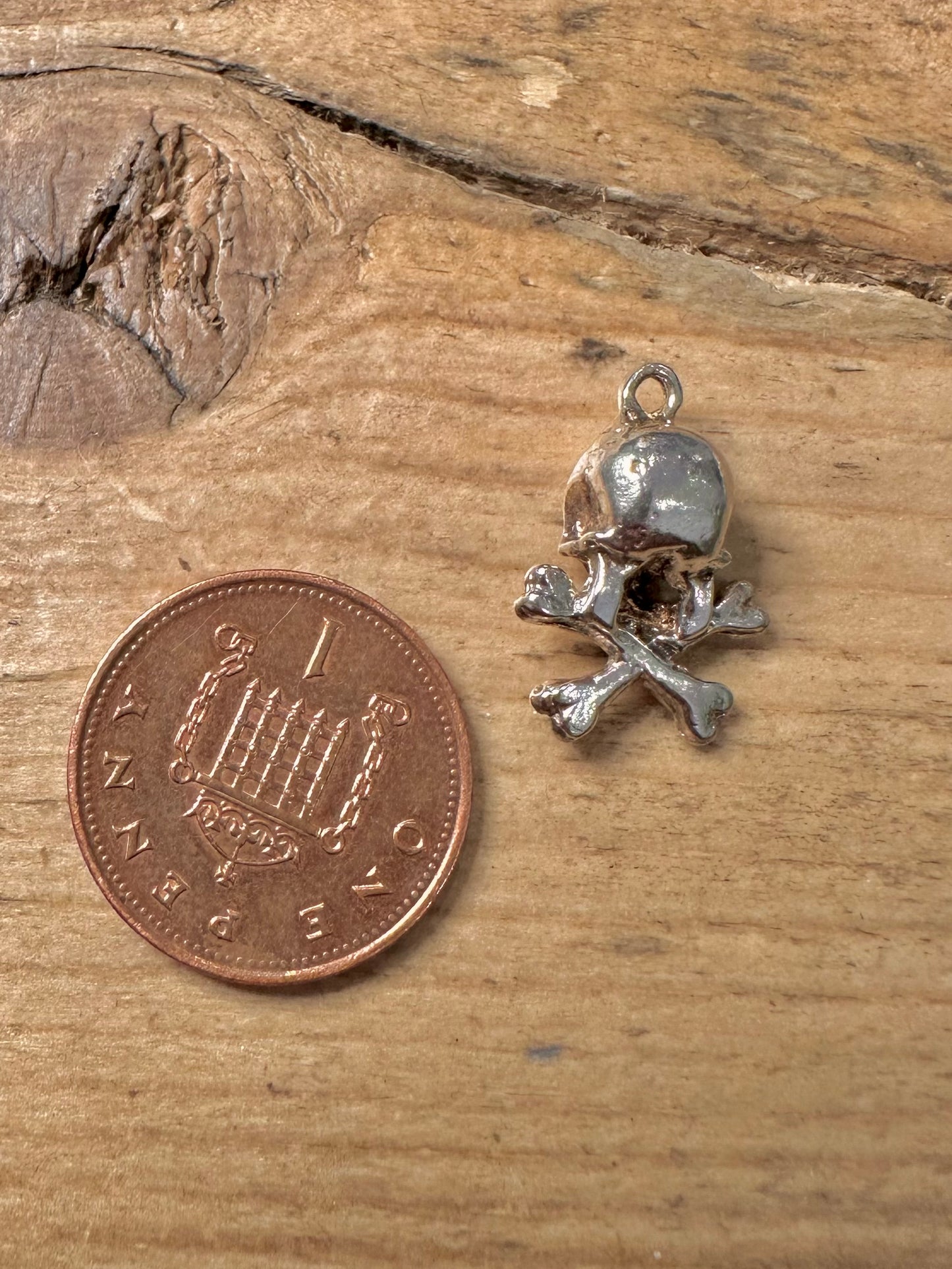 Vintage Skull and Cross Bones 925 Silver Pendant