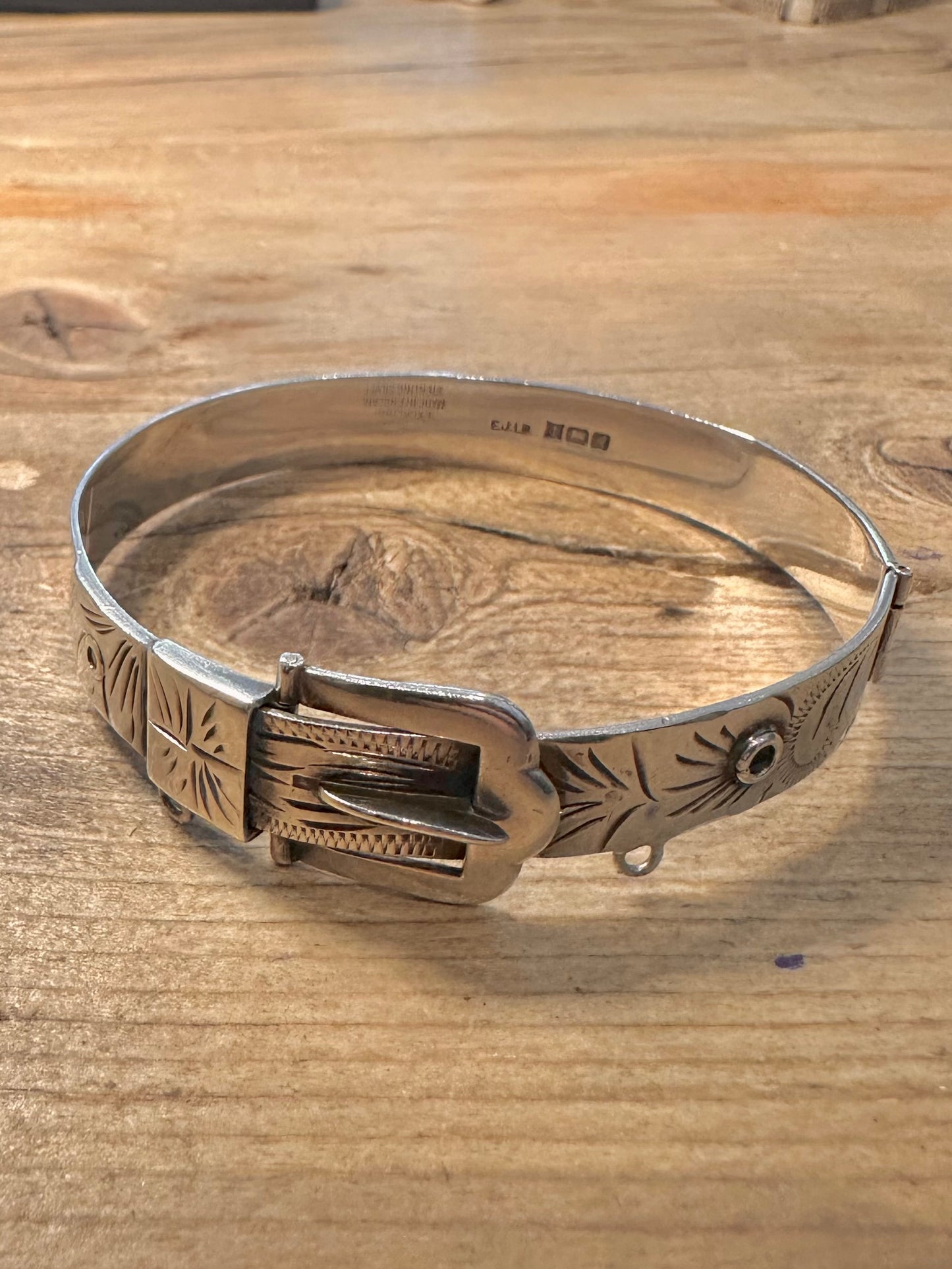 Vintage 1975 Buckle Engraved 925 Silver Maker EJ.Ld Bangle