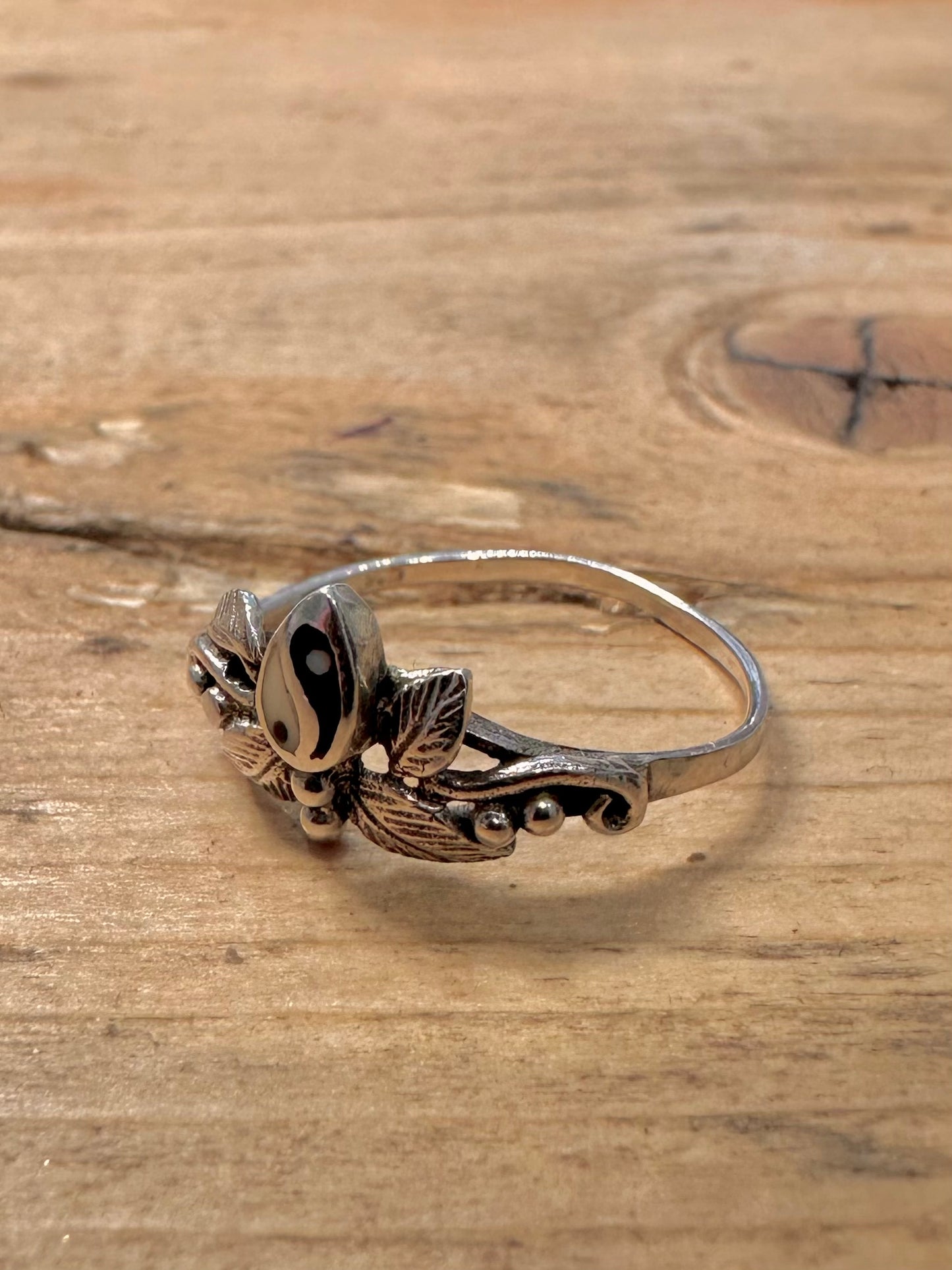 Vintage Ying and Yang Leaf 925 Silver Size O Ring
