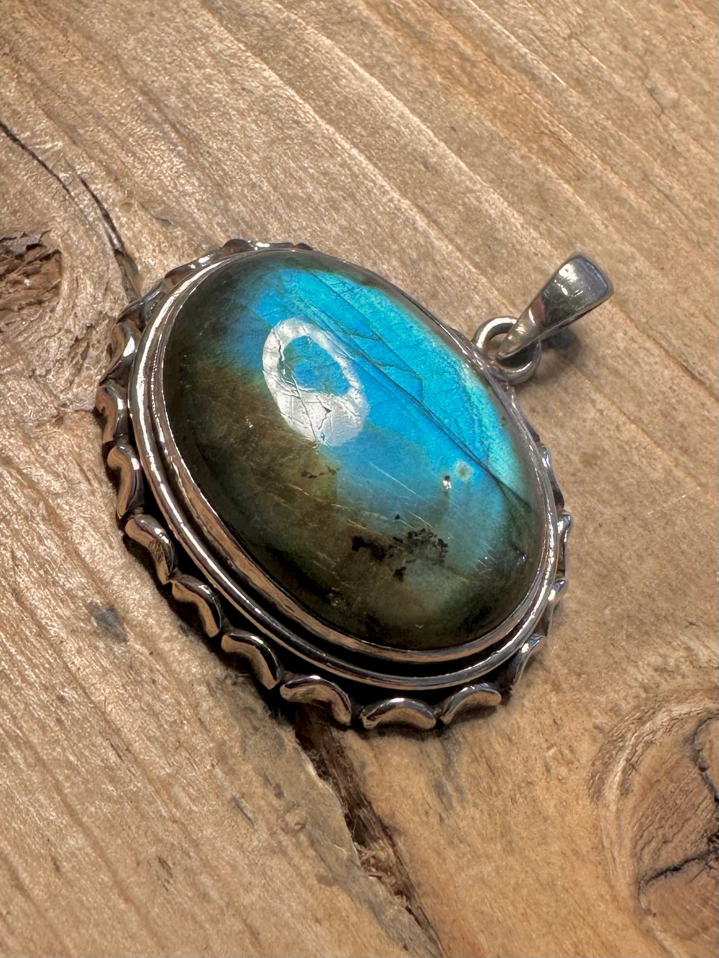 Vintage Labradorite Ornate 925 Silver Pendant