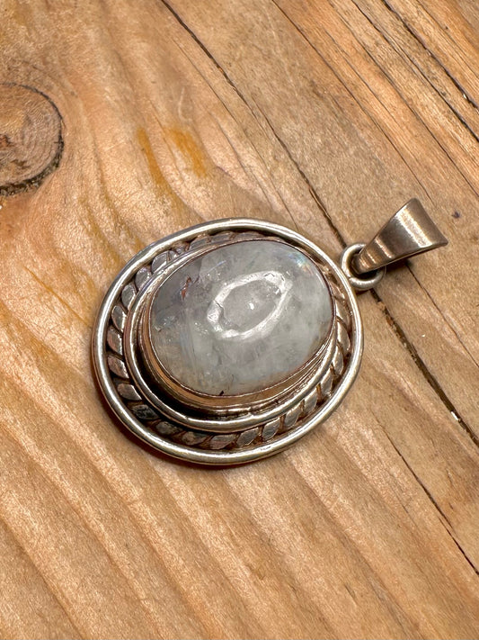 Vintage Moonstone Rope Border Design 925 Sterling Silver Pendant