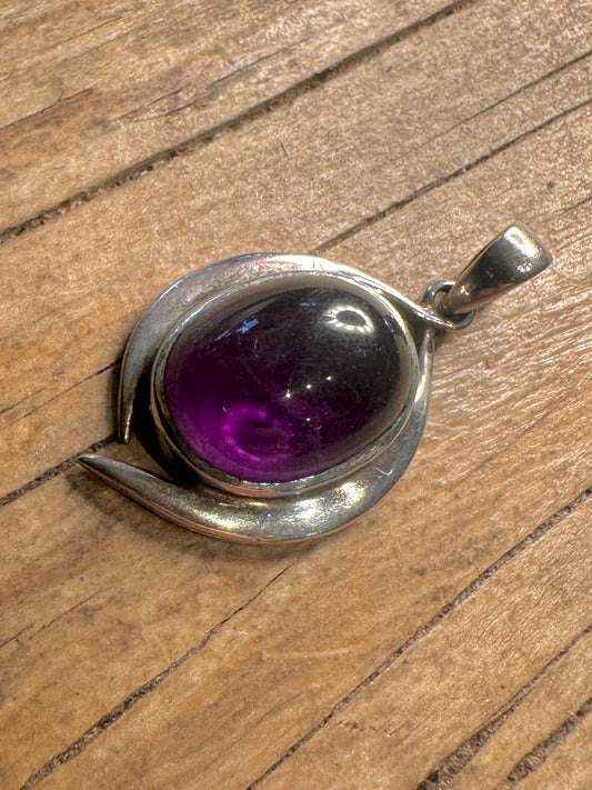 Vintage Oval Amethyst 925 Sterling Silver Pendant