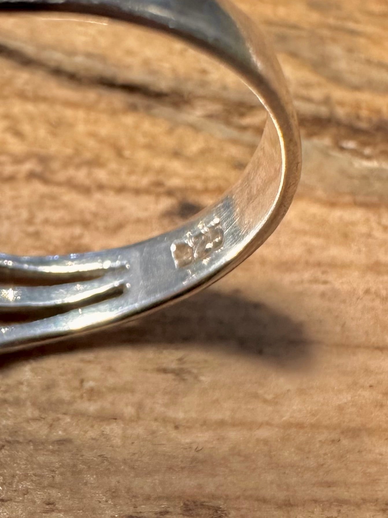 Vintage Native American Style Mother of Pearl 925 Silver Size T Ring