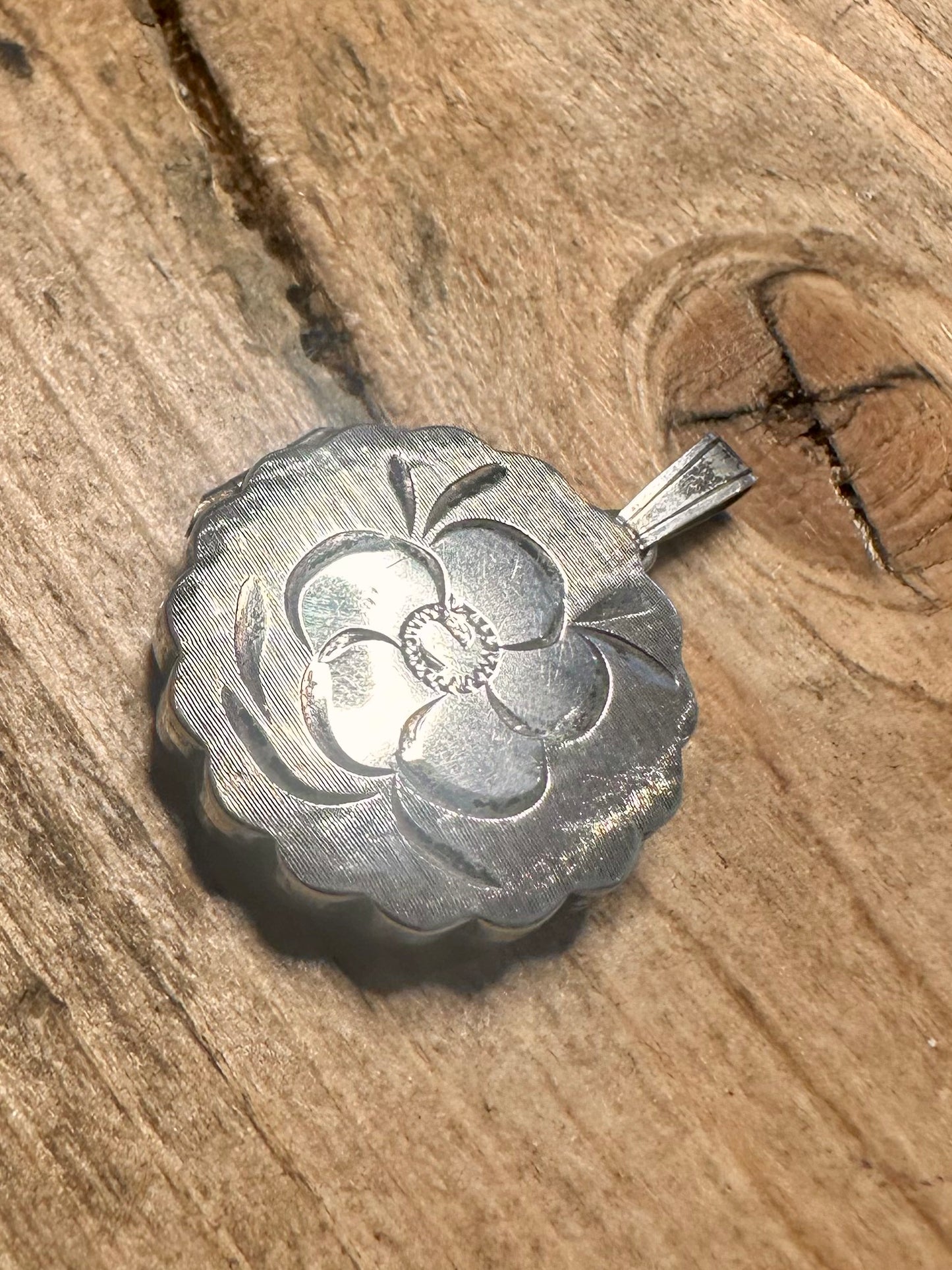 Vintage 1985 Floral Design 925 Silver Locket Pendant
