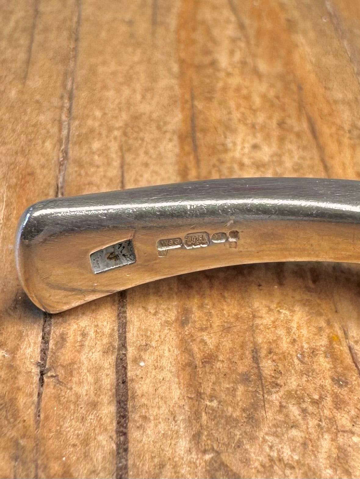 Verdrehter schwerer Armreif aus 925er Sterlingsilber