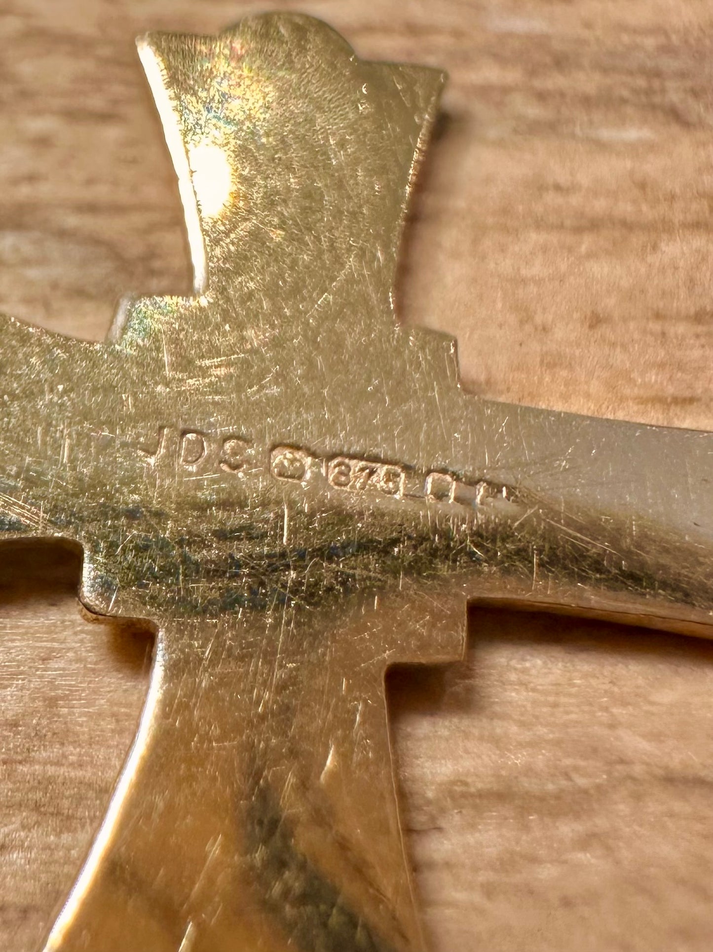 Vintage 1979 9ct Gold Textured Cross Pendant