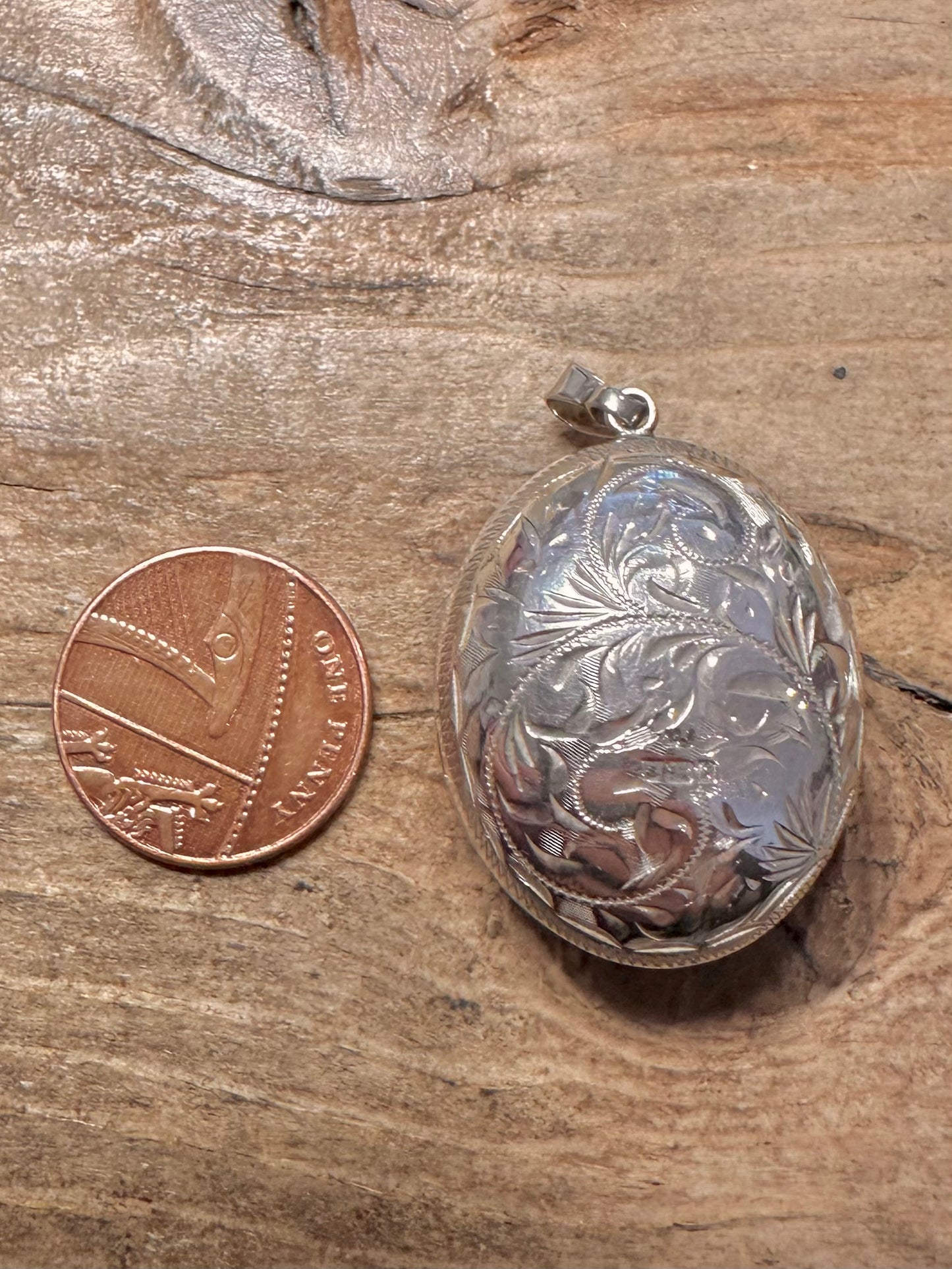 Vintage 1976 Chunky Engraved Locket 925 Silver Pendant
