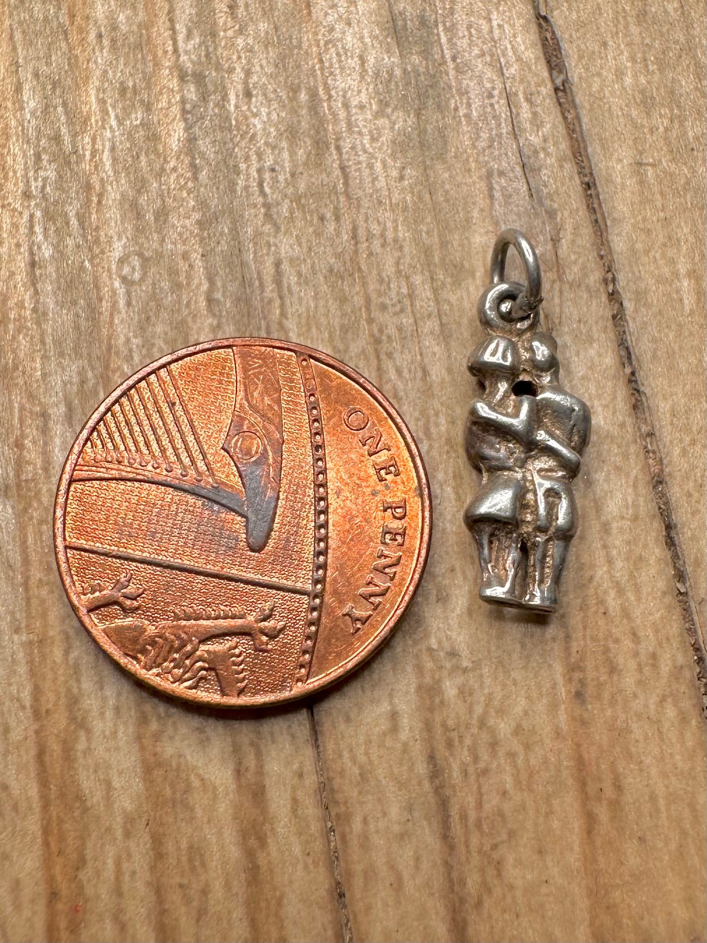 Vintage Couple Hugging 925 Sterling Silver Charm Pendant