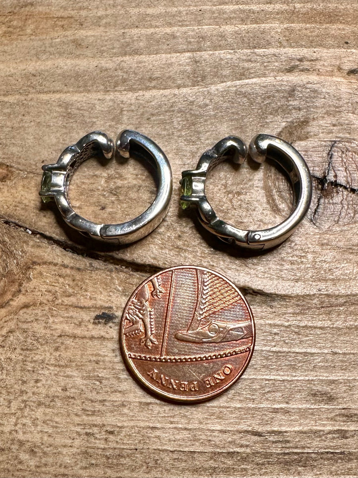 Modern Peridot Hoop 925 Silver Clip On Earrings