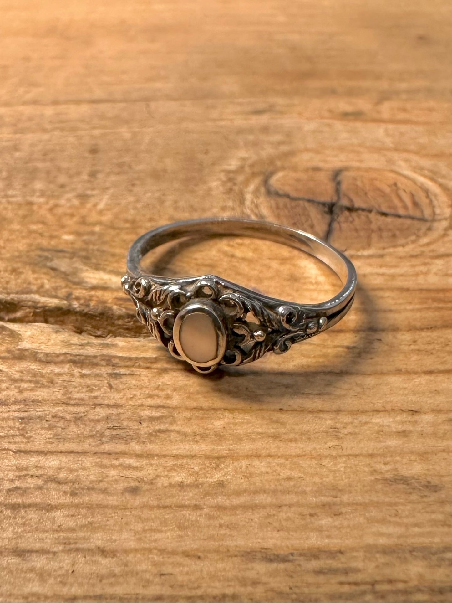 Vintage Mother of Pearl 925 Silver Size N Ring