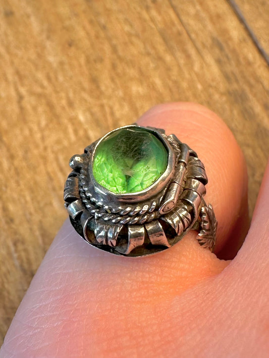Green Stone Leaf Design Poison Ring 800 Silver Size K Ring