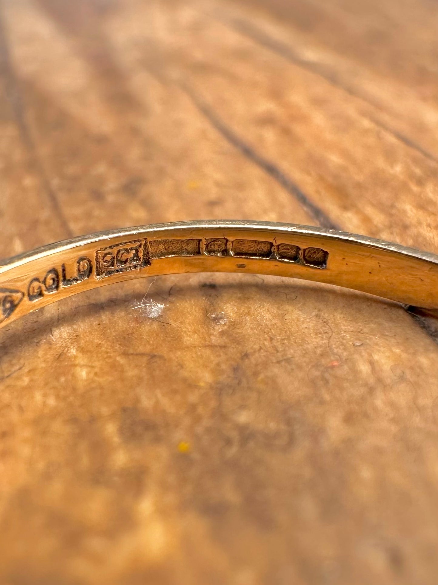 9ct Gold 1975 White Stone Solitaire Size J Ring