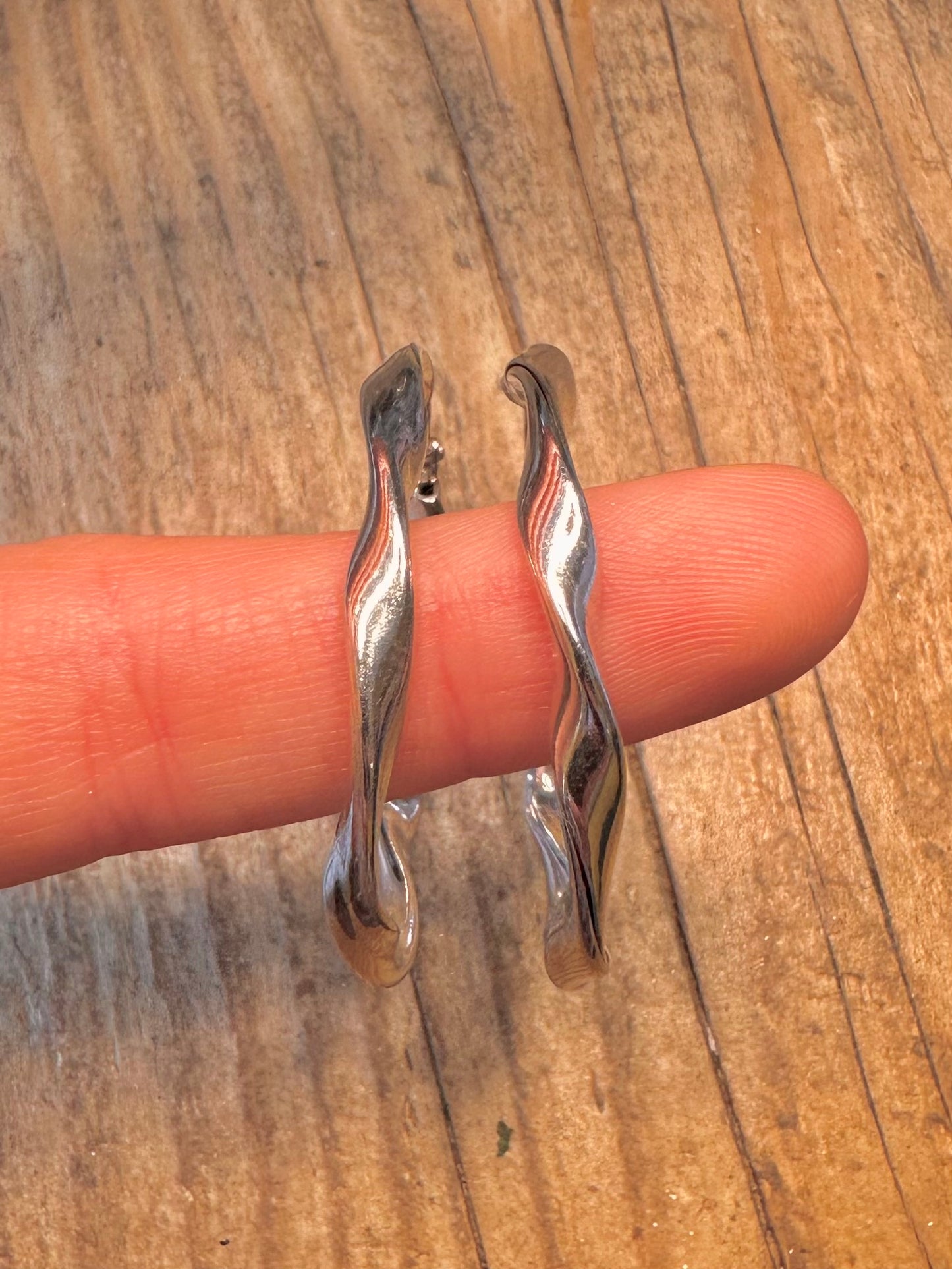 Verdrehte Creolen aus 925er Sterlingsilber