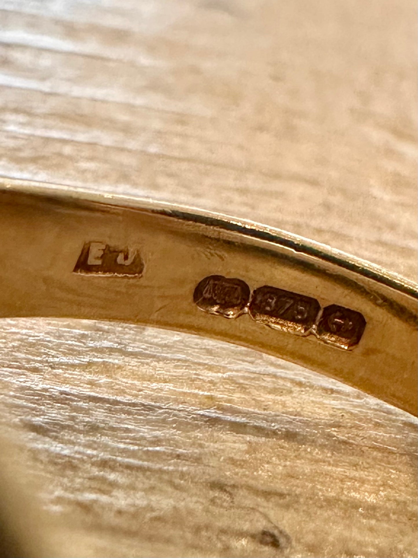 Vintage Engraved Signet 9ct Gold Hallmarked Size W Ring