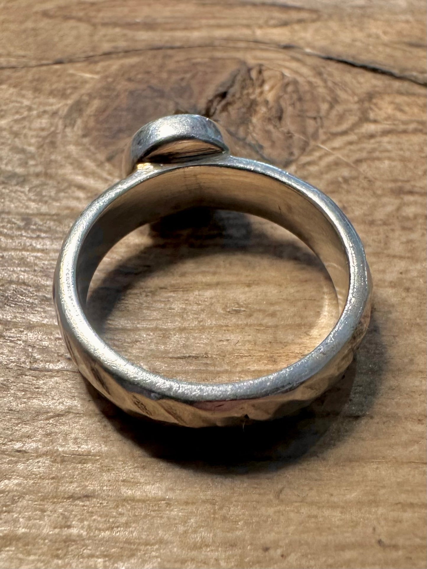 Abstract Black Stone Hammered 925 Silver Size P Ring